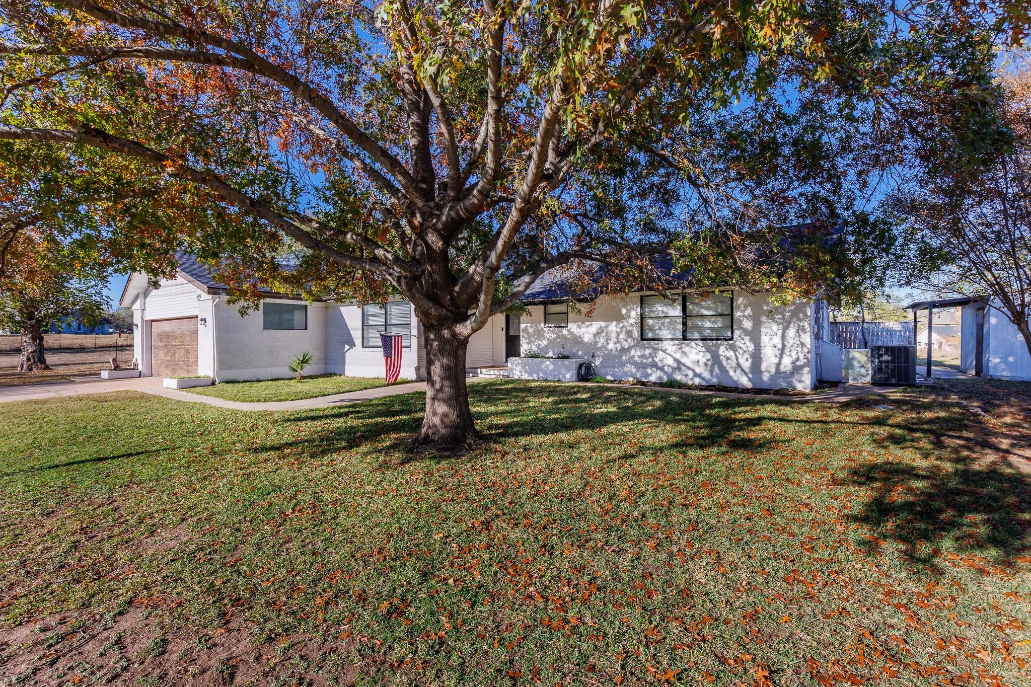 139 E Cottonwood Dr, Granite Shoals, TX 78654