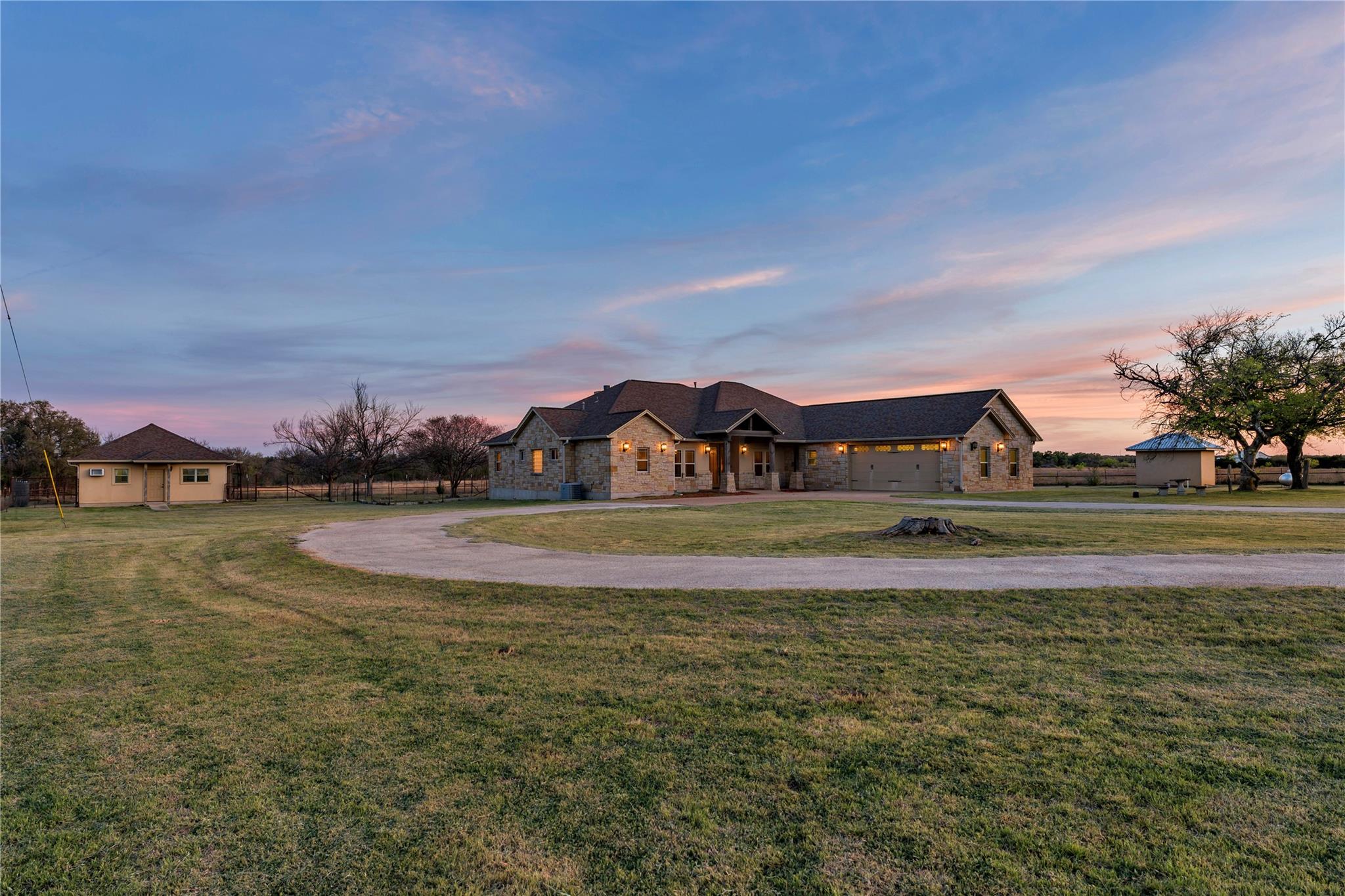 301 CR 253, Bertram, TX 78605