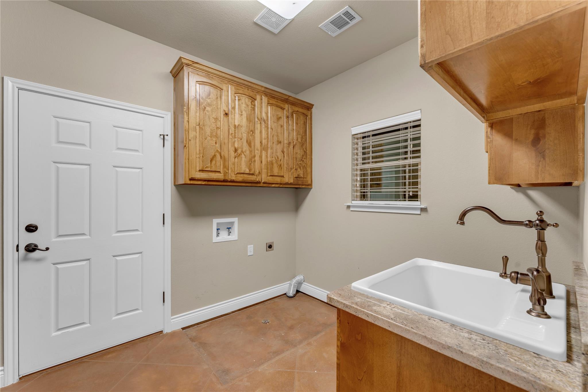 301 CR 253, Bertram, TX 78605