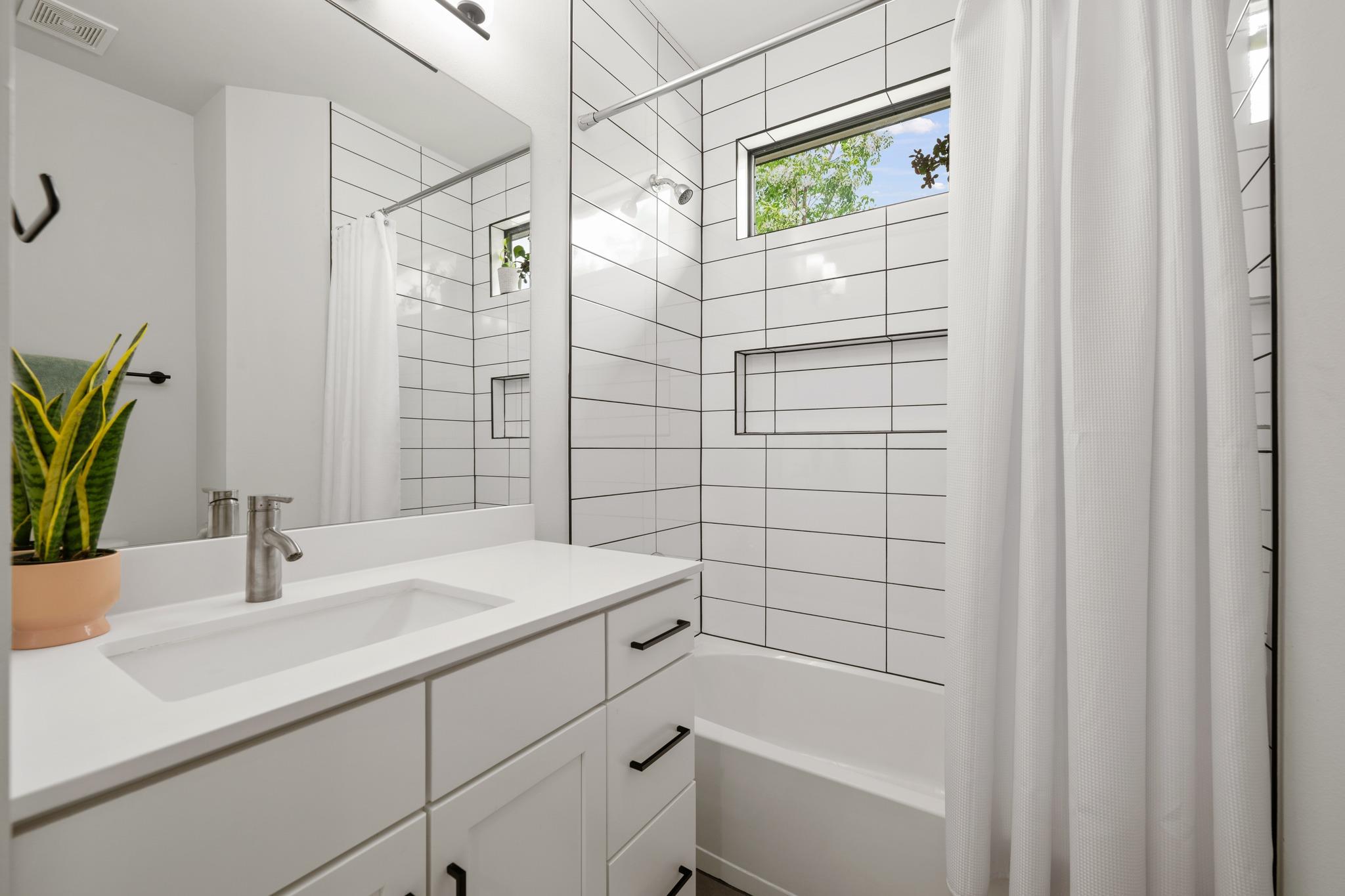 1710 Adina St # 2, Austin, TX 78721