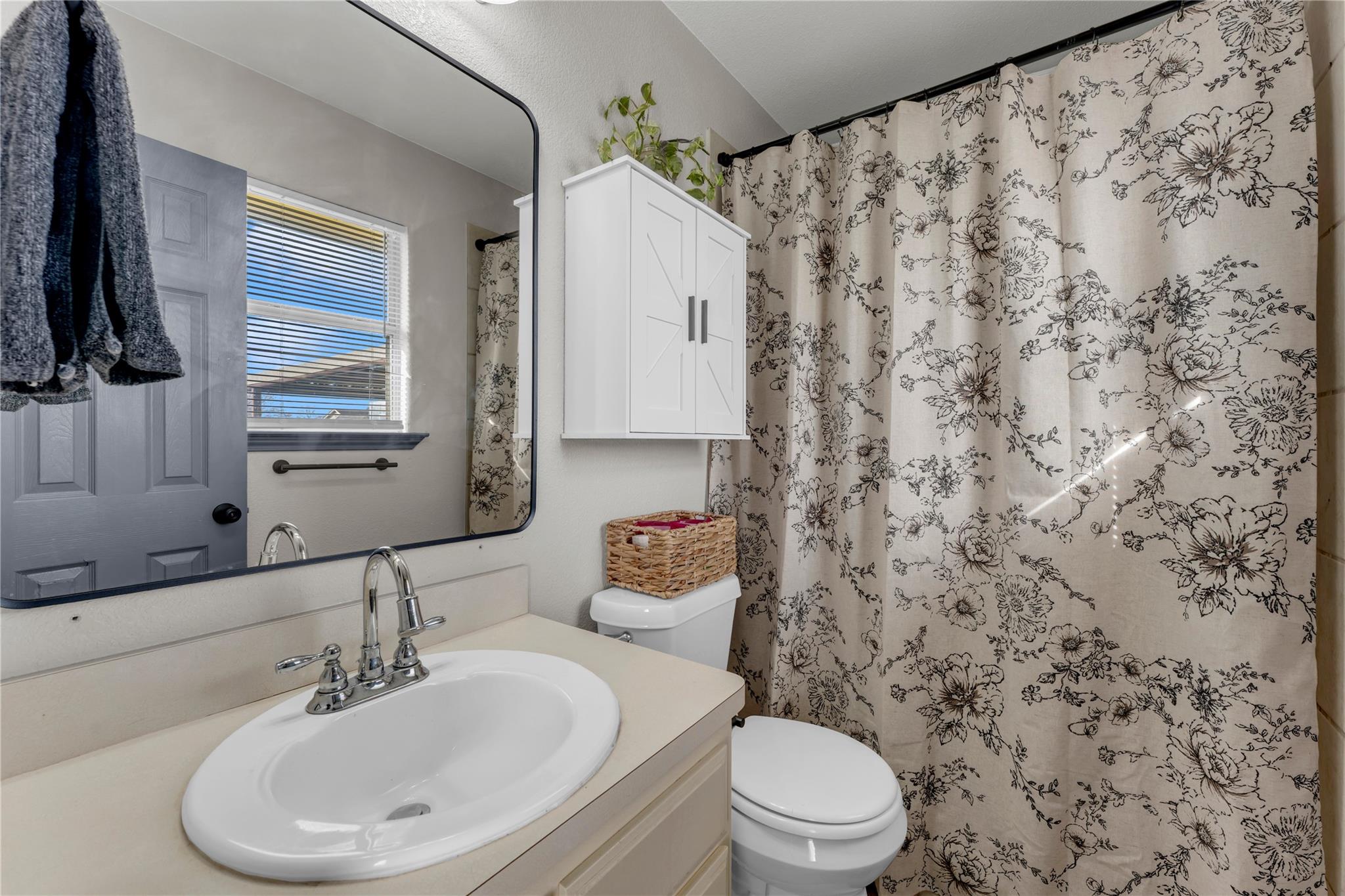 555 Live Oak Dr, Bertram, TX 78605