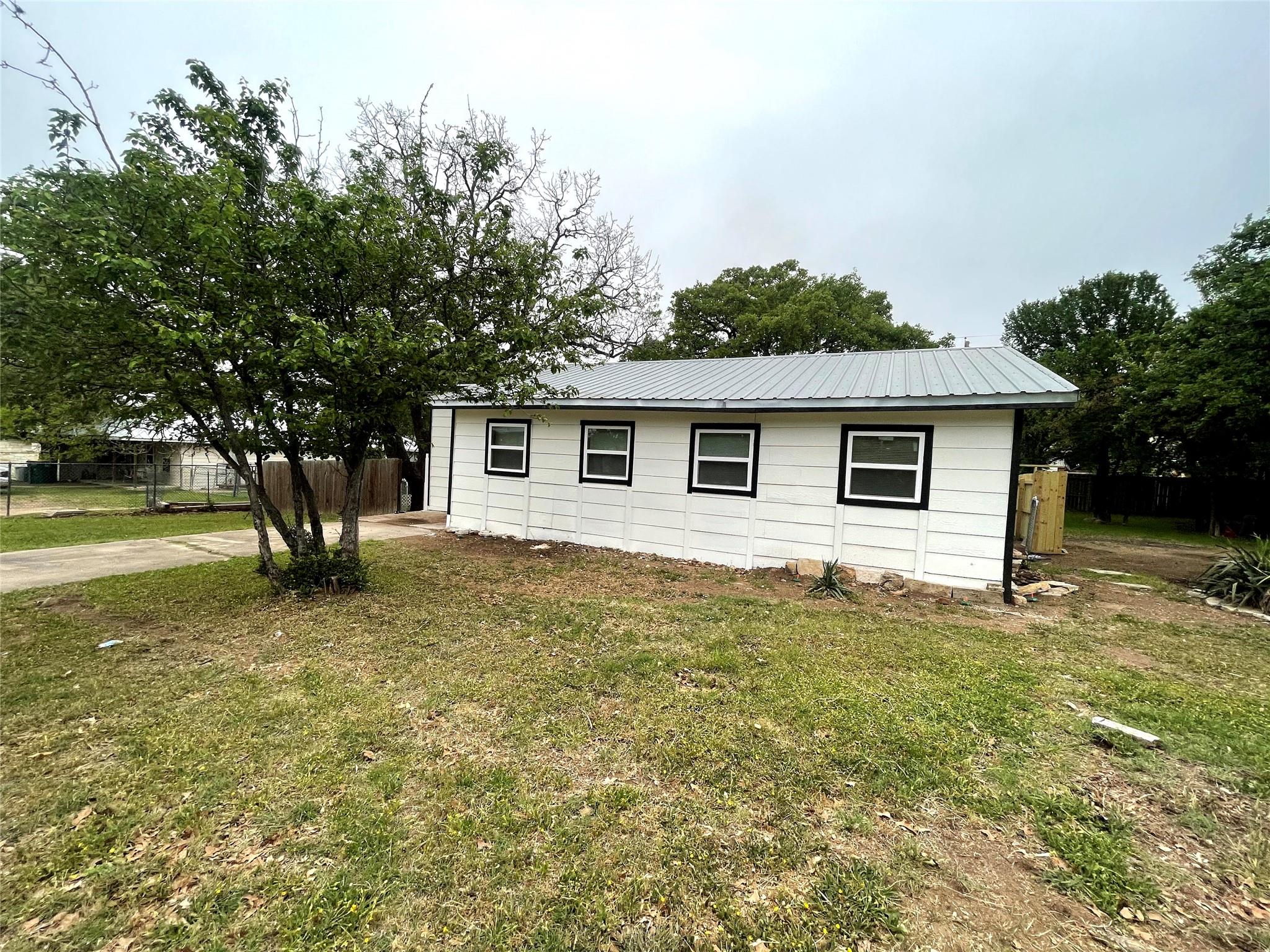 723 Pecan Ln, Cottonwood Shores, TX 78657