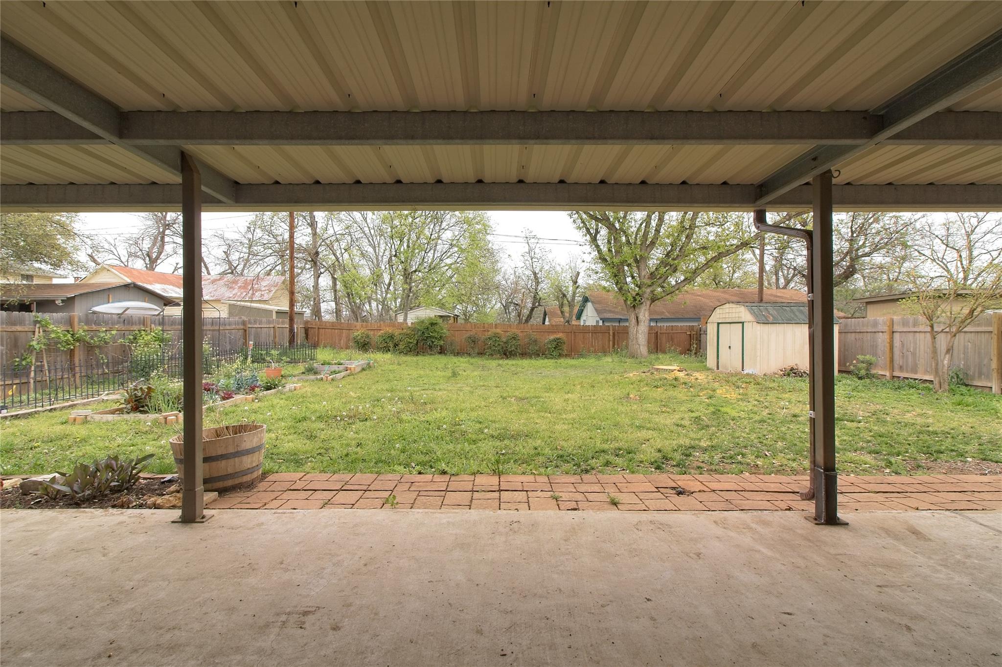 1102 Fowzer St E, Taylor, TX 76574