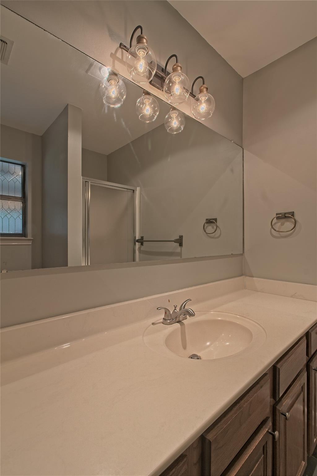 1102 Fowzer St E, Taylor, TX 76574