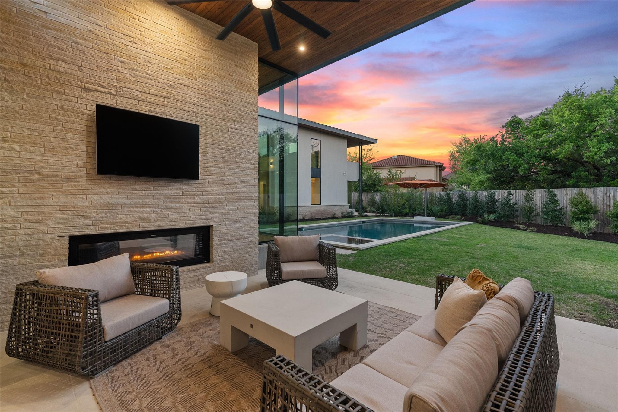 1604 Barclay Dr, Austin, TX 78746