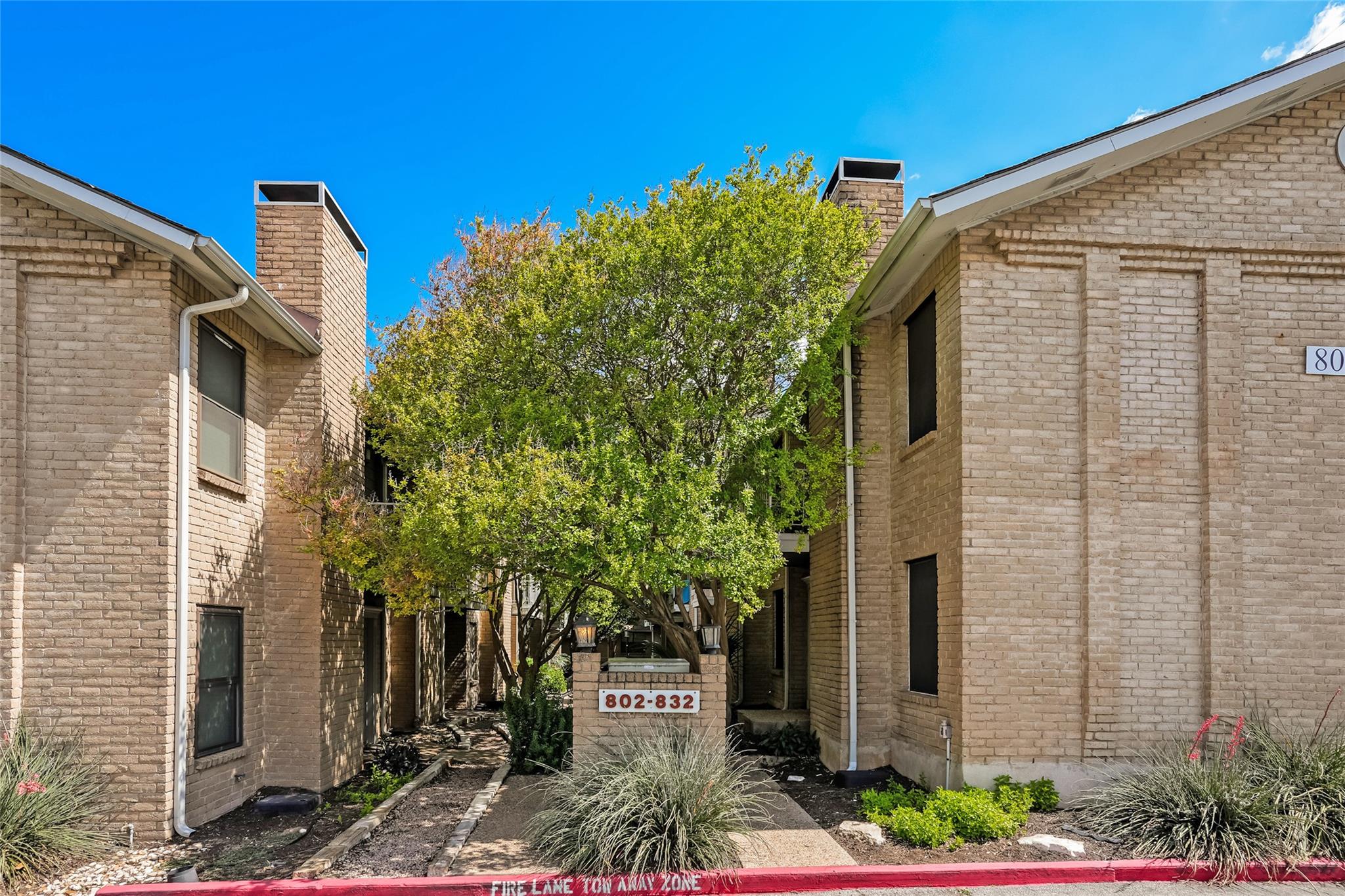 810 Banister Ln # 806, Austin, TX 78704