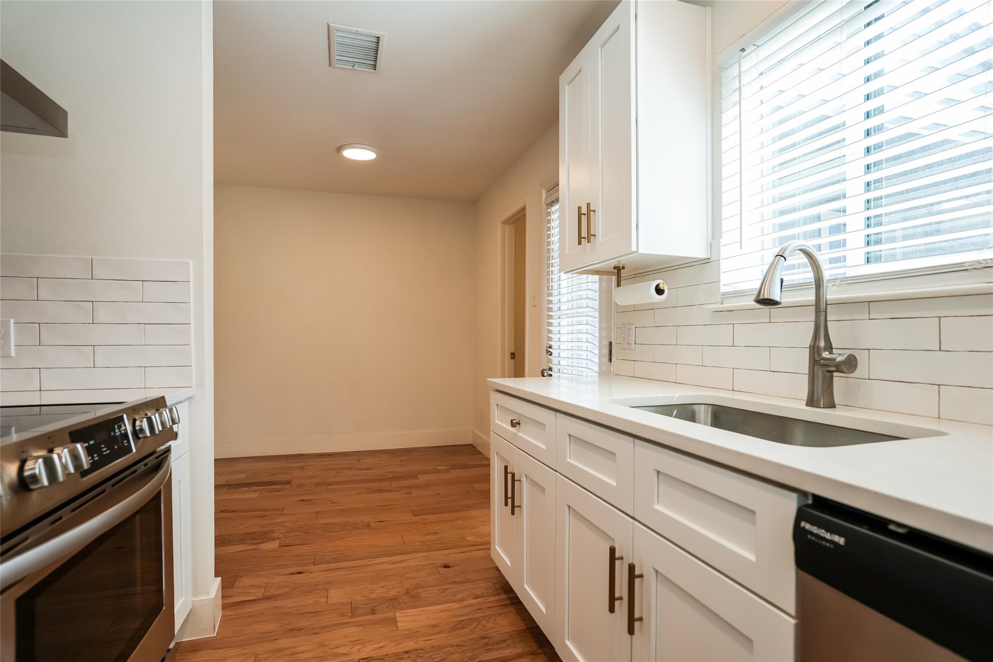 810 Banister Ln # 806, Austin, TX 78704