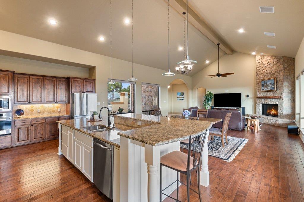 733 Dawn Vw, Dripping Springs, TX 78620