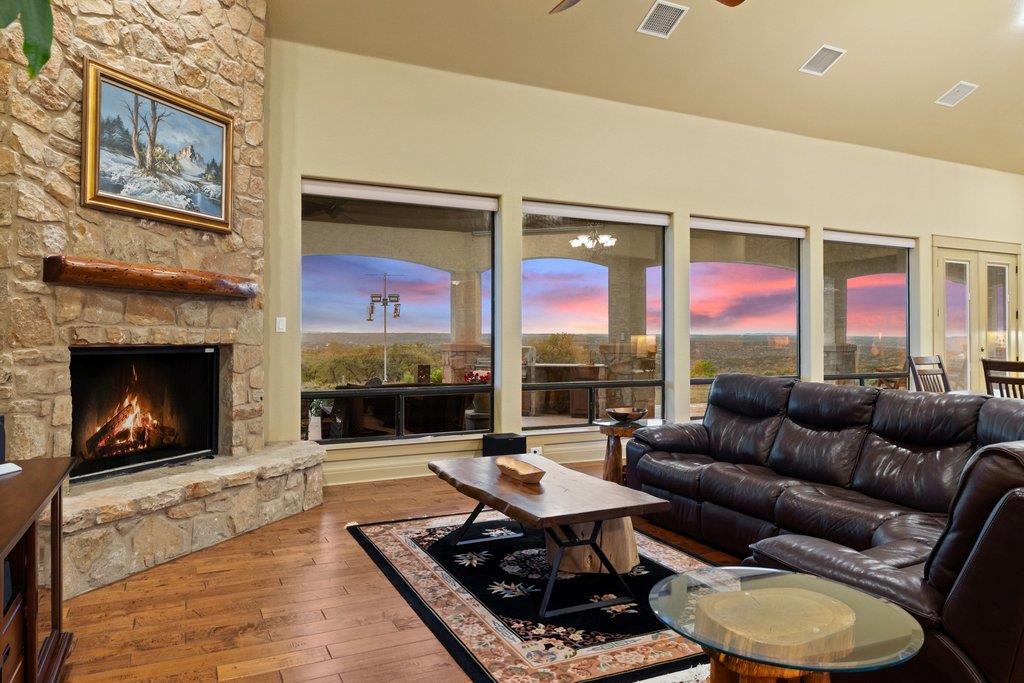 733 Dawn Vw, Dripping Springs, TX 78620