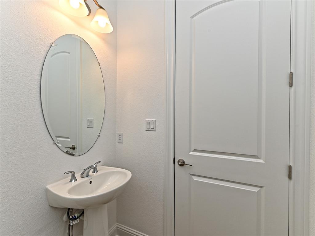 270 Prairie Clover Dr, Dripping Springs, TX 78620