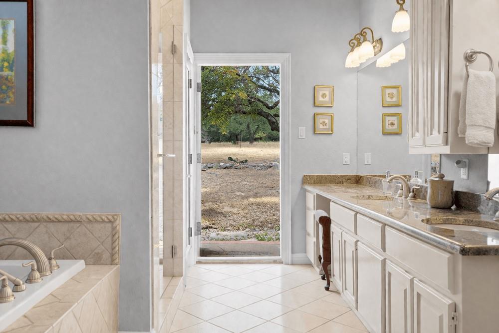 5229 Hupedo Ranch Rd, Spicewood, TX 78669