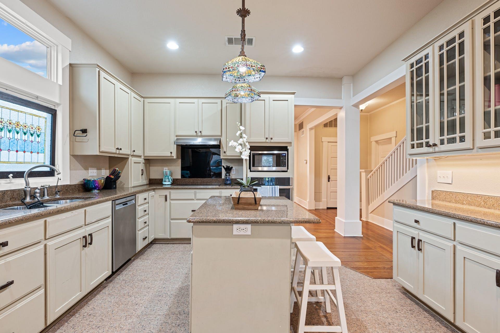 1211 Lexington St, Taylor, TX 76574