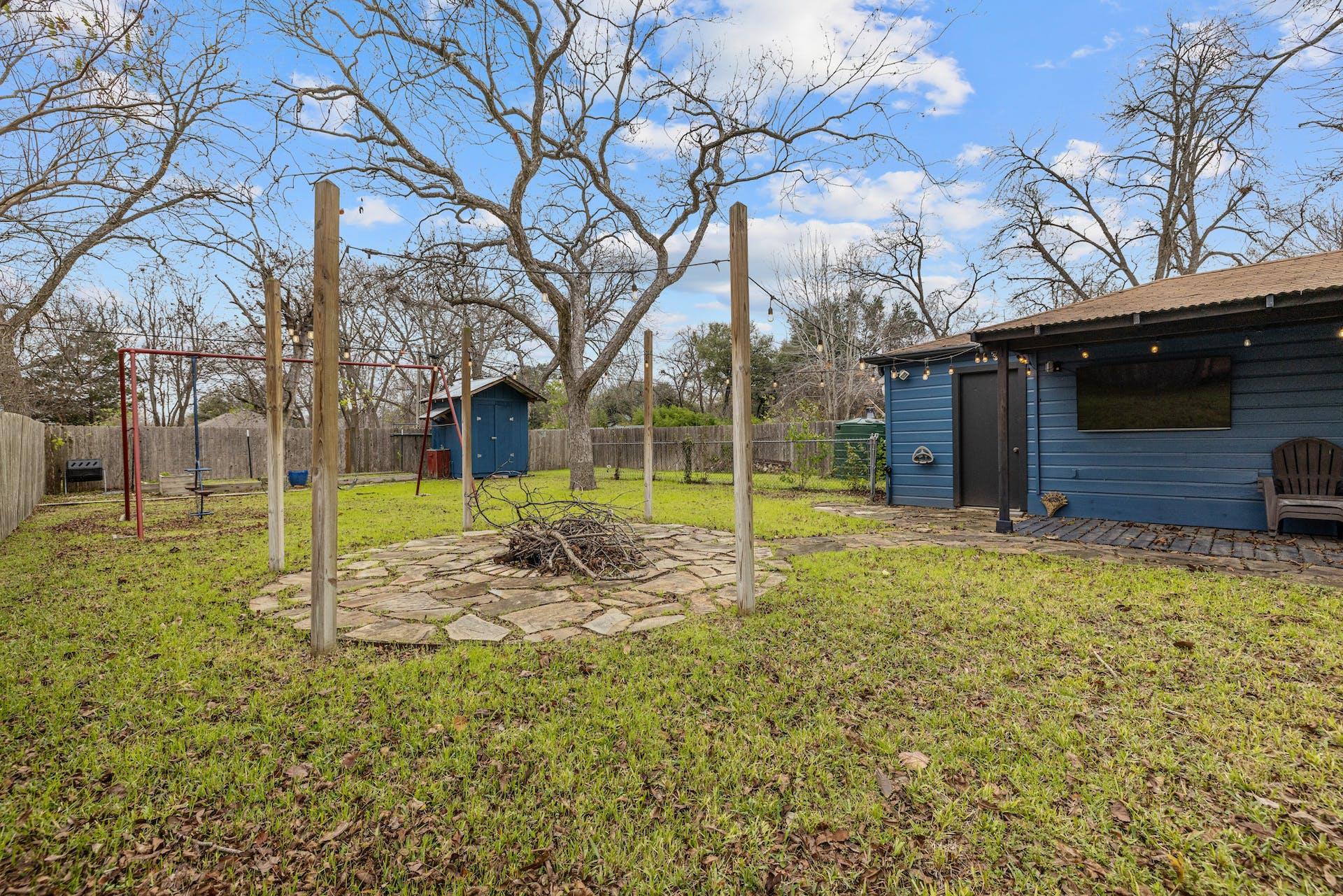 1211 Lexington St, Taylor, TX 76574