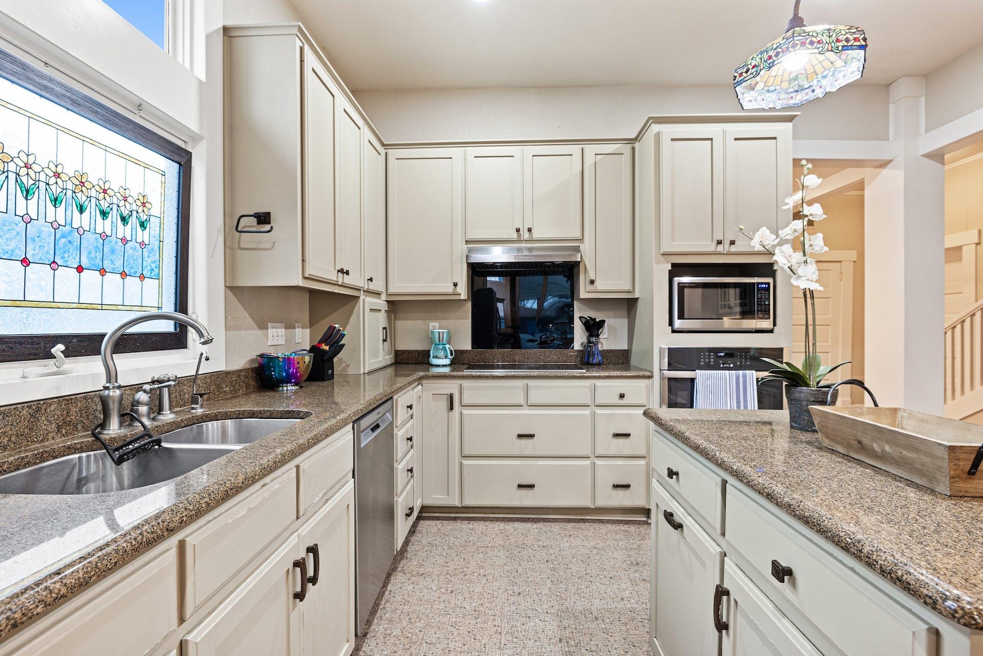 1211 Lexington St, Taylor, TX 76574