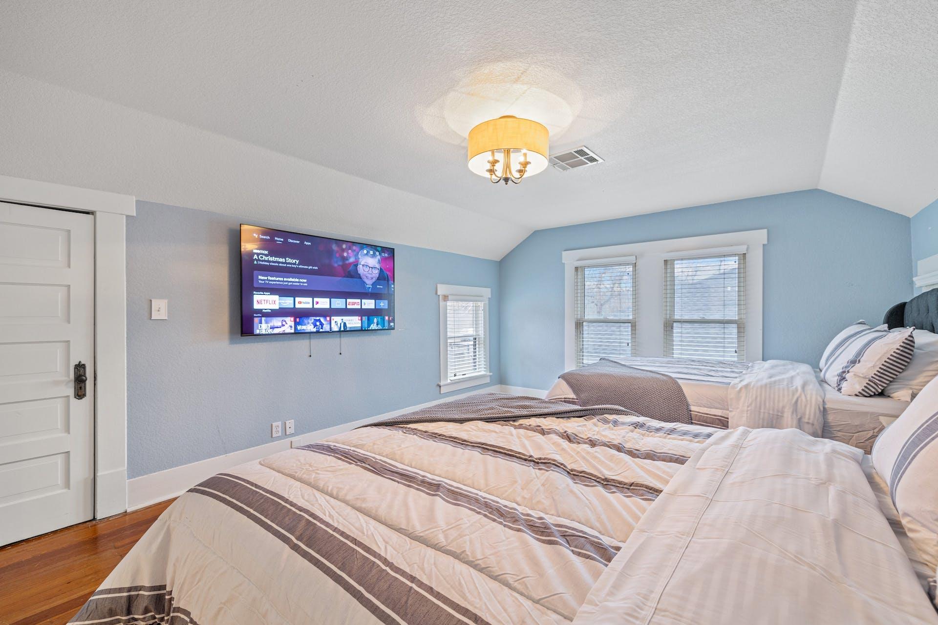 1211 Lexington St, Taylor, TX 76574