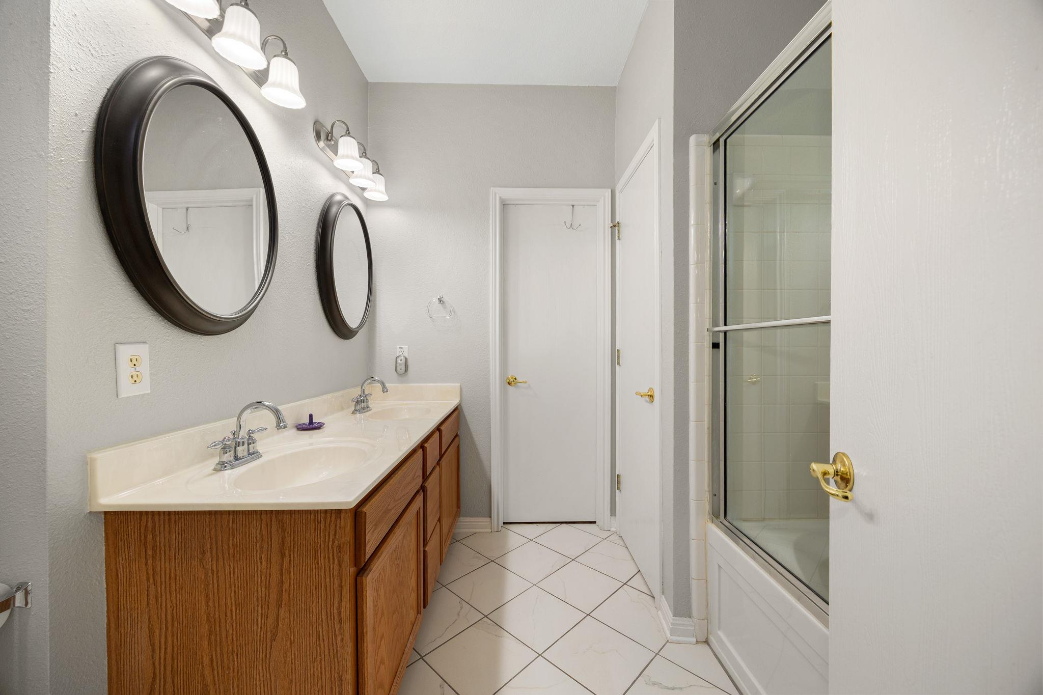 103 Little Lake Rd, Hutto, TX 78634