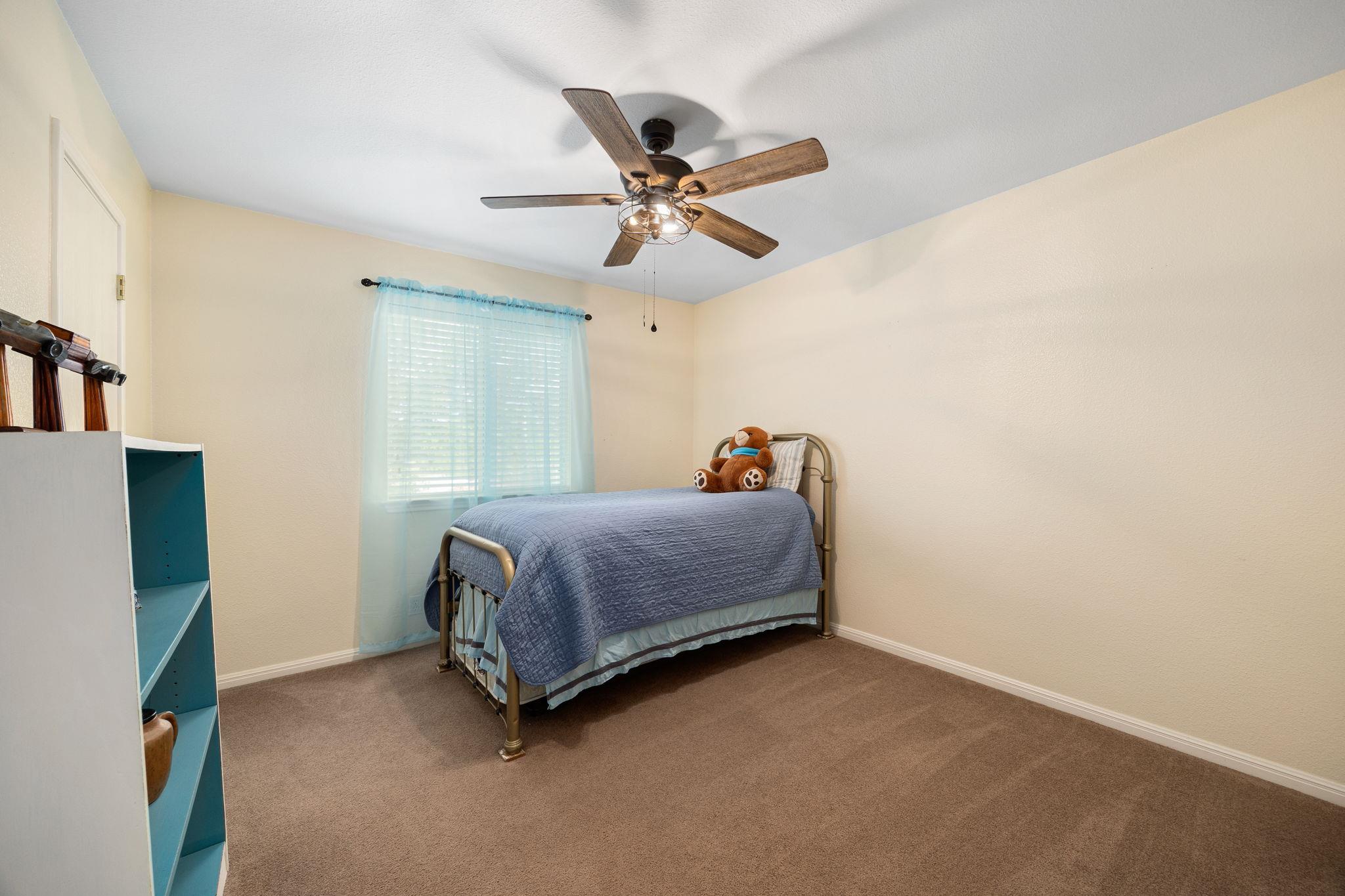 103 Little Lake Rd, Hutto, TX 78634