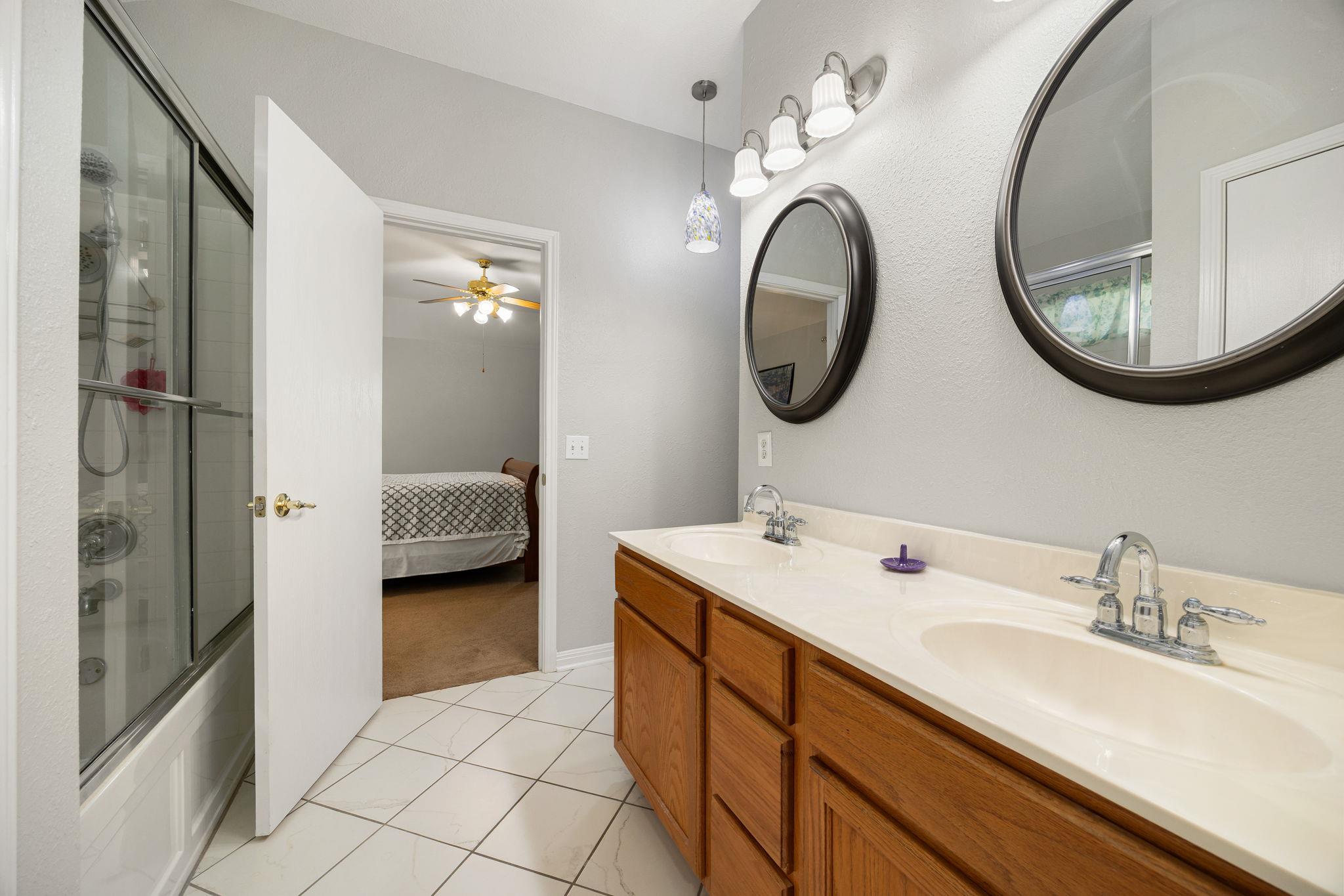 103 Little Lake Rd, Hutto, TX 78634