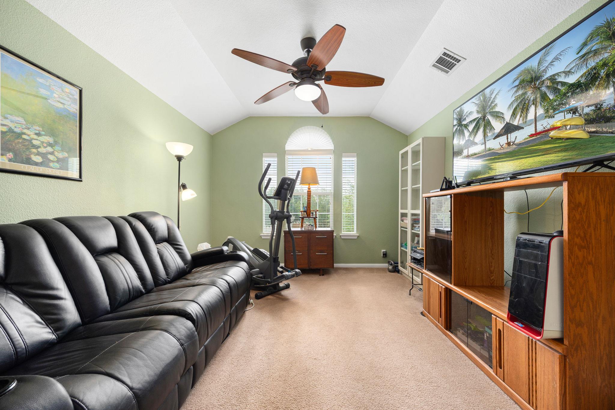 103 Little Lake Rd, Hutto, TX 78634