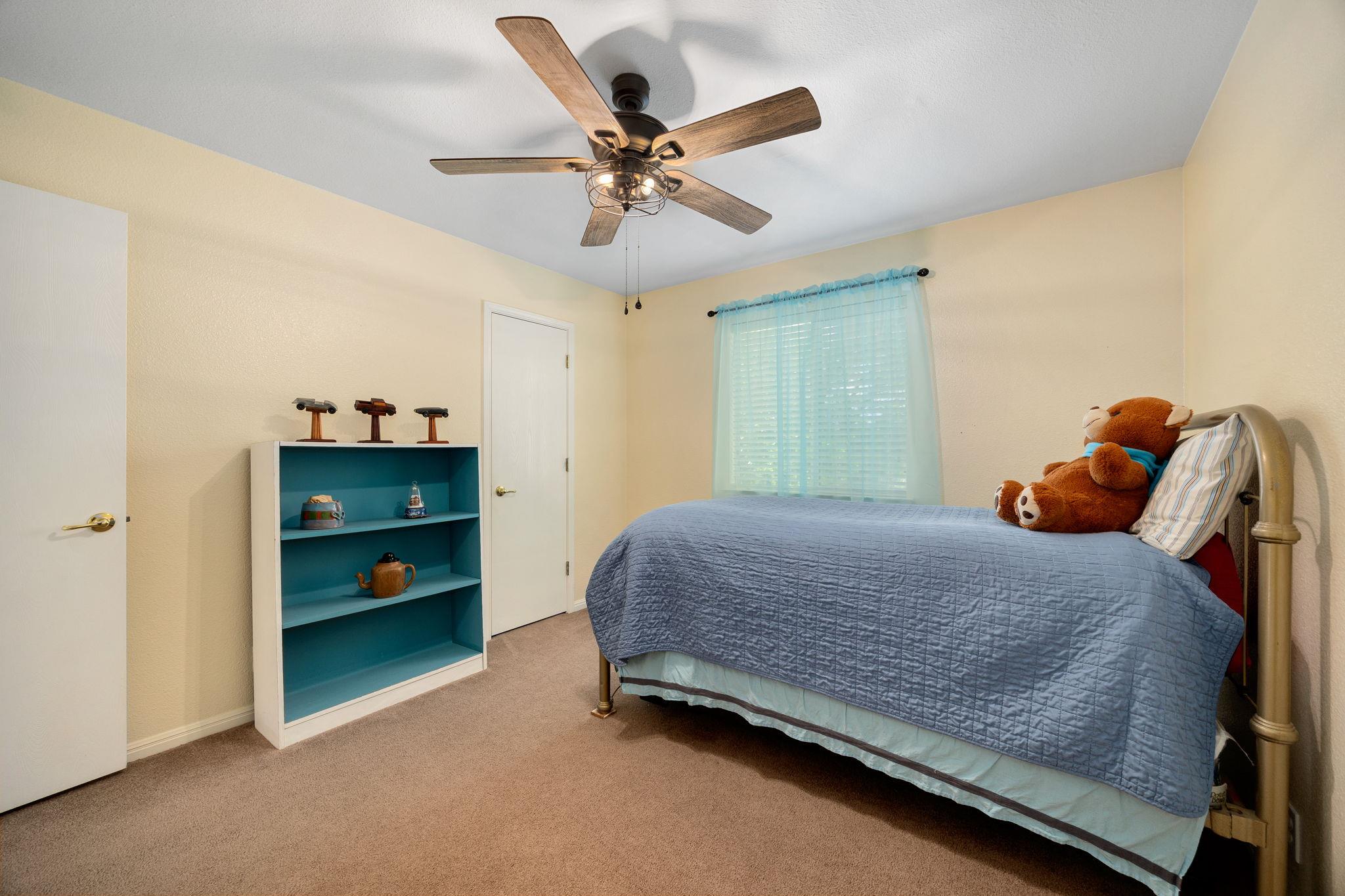 103 Little Lake Rd, Hutto, TX 78634