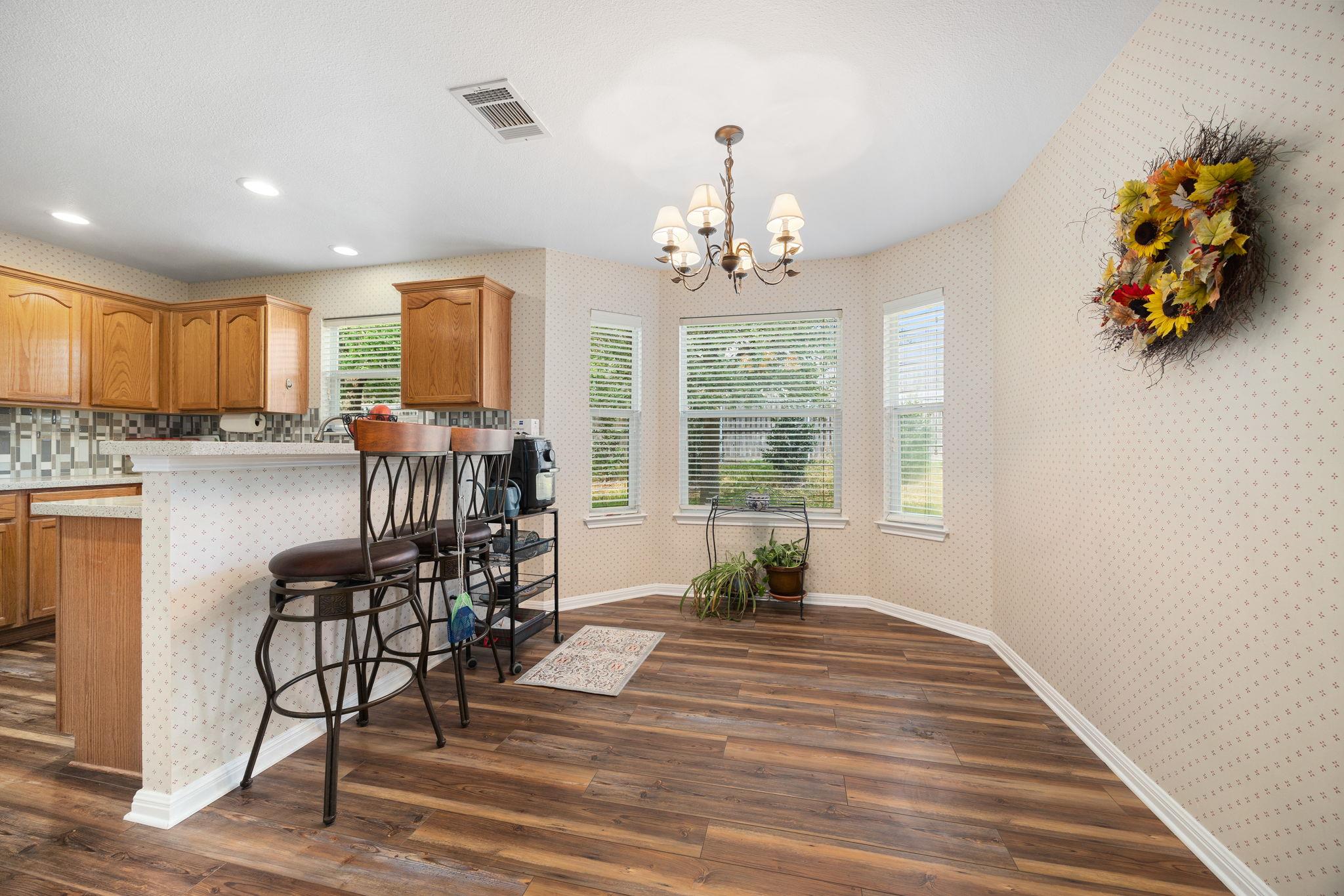 103 Little Lake Rd, Hutto, TX 78634