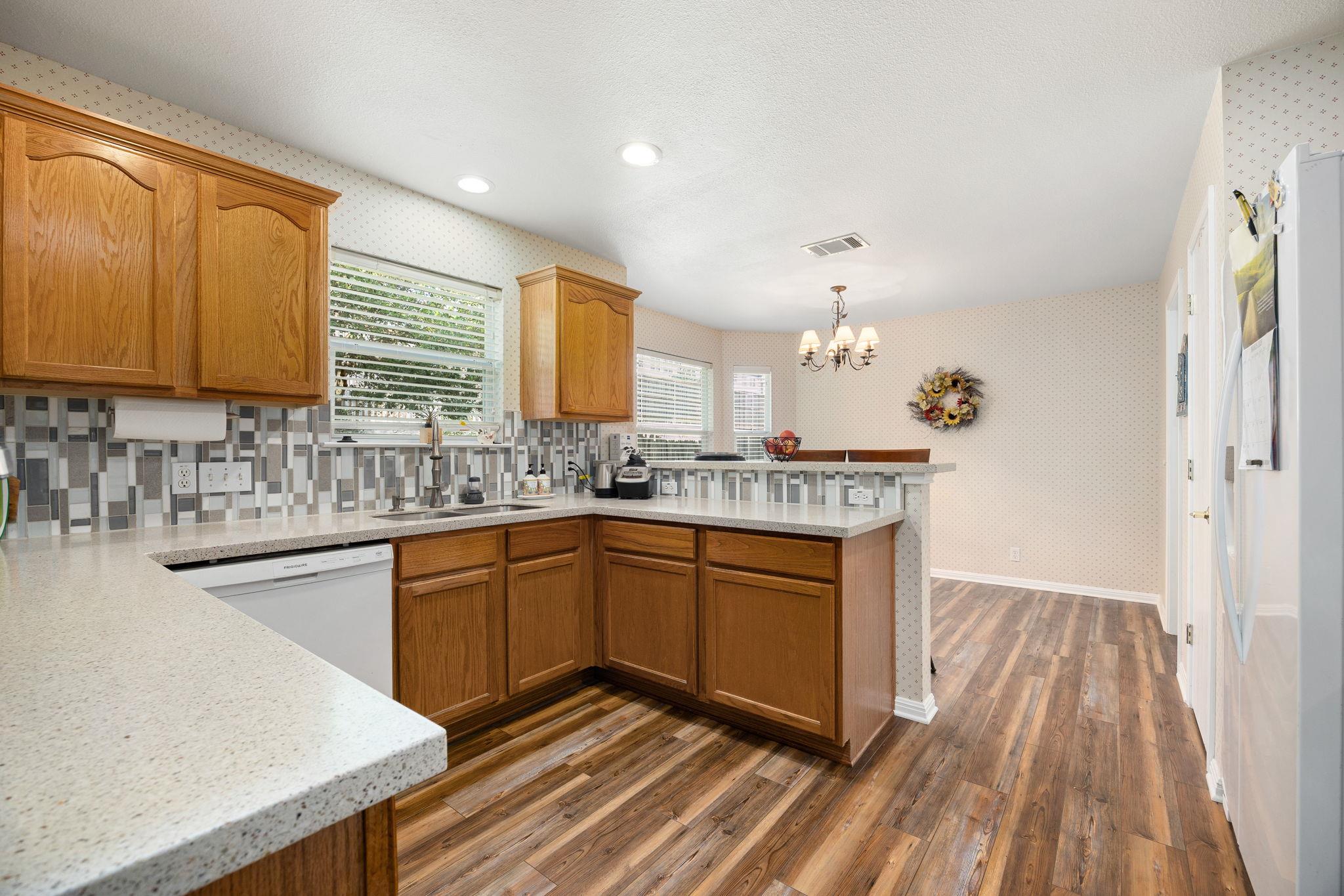 103 Little Lake Rd, Hutto, TX 78634