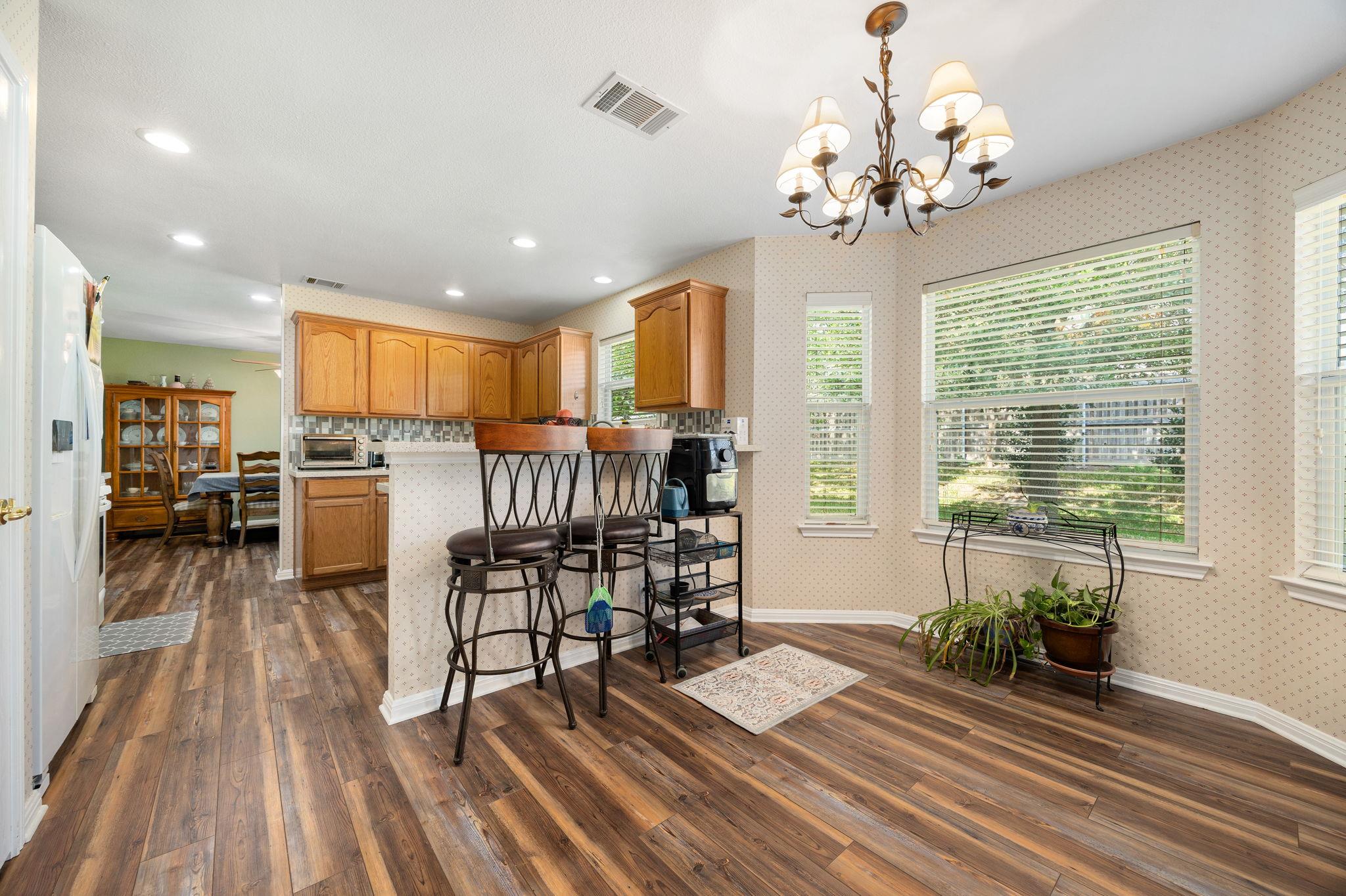 103 Little Lake Rd, Hutto, TX 78634