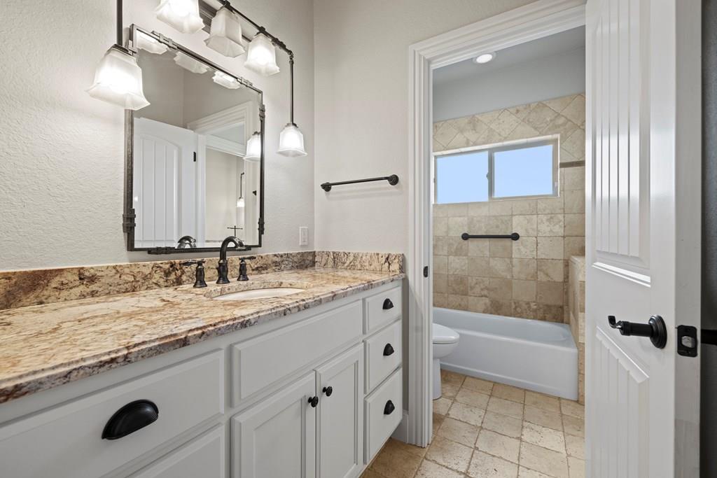 203 Flight Path, Fredericksburg, TX 78624