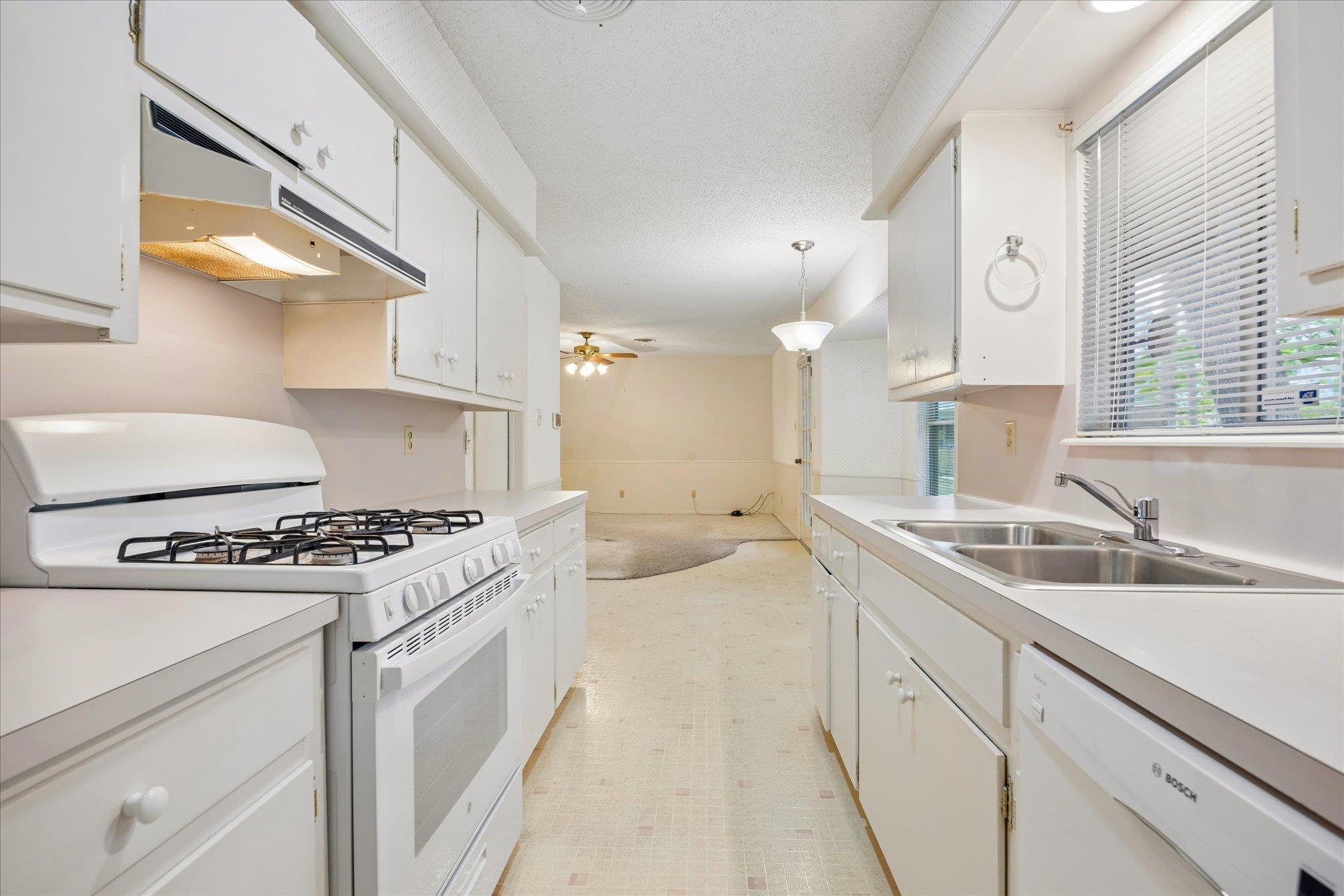 1815 Parkside Ln, Austin, TX 78745