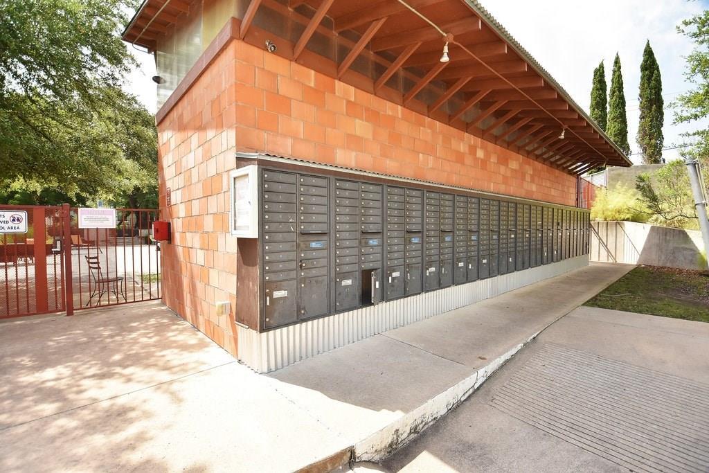 2017 Warely Ln, Austin, TX 78741