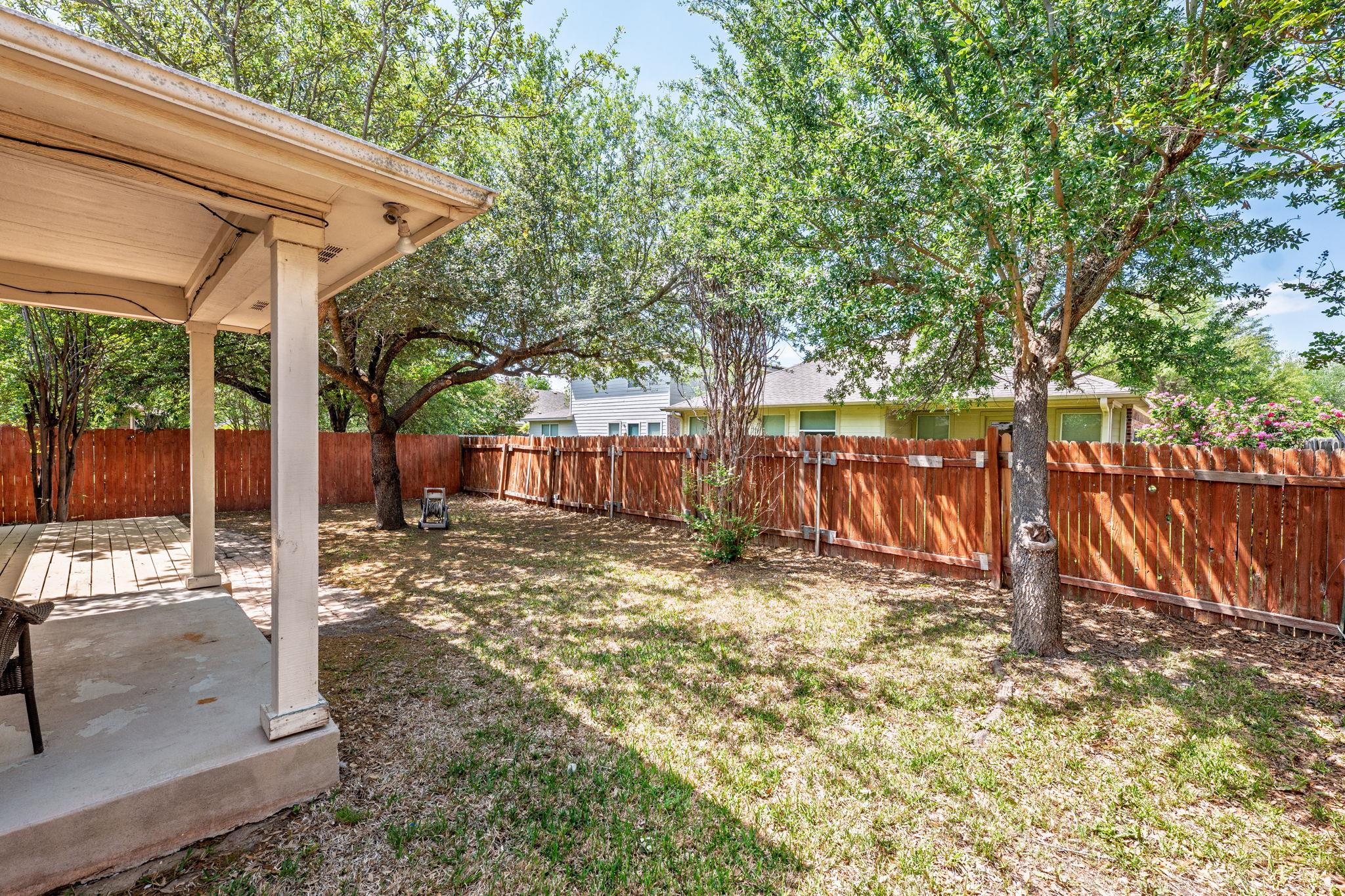 110 S Creekbend Dr, Hutto, TX 78634