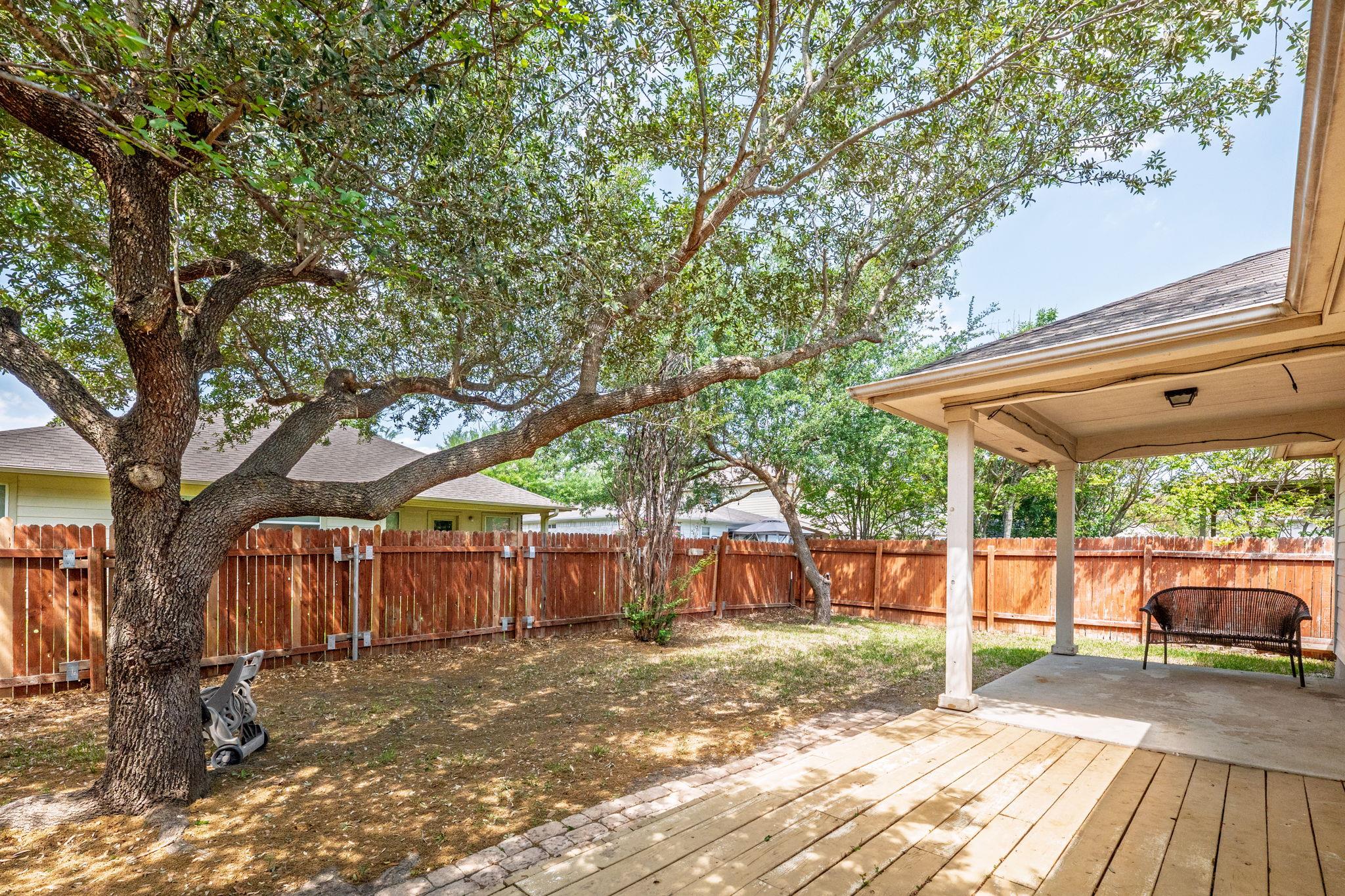 110 S Creekbend Dr, Hutto, TX 78634