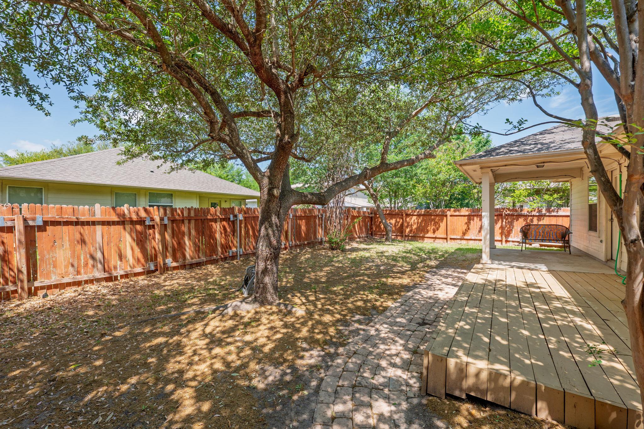 110 S Creekbend Dr, Hutto, TX 78634