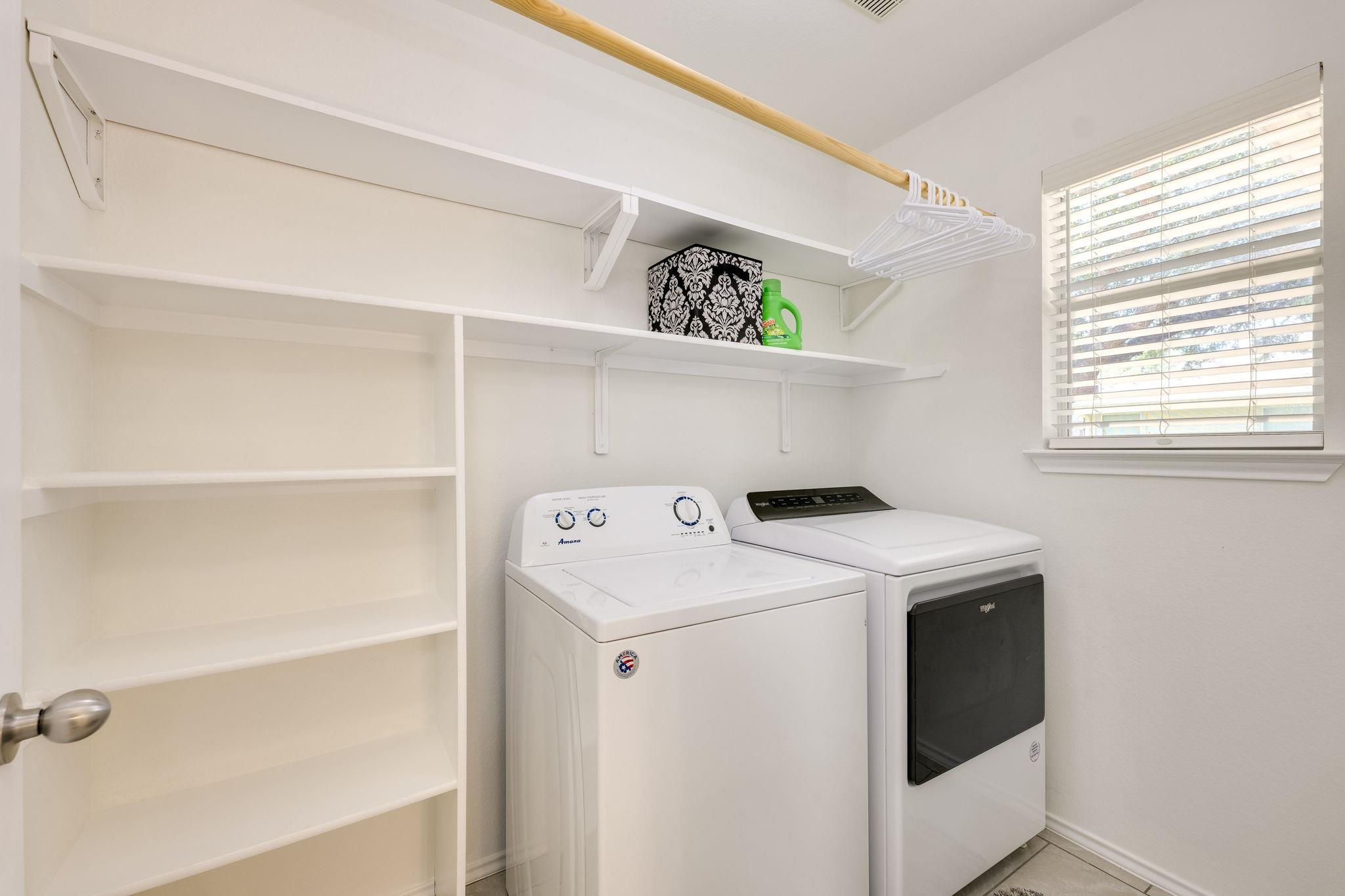 110 S Creekbend Dr, Hutto, TX 78634