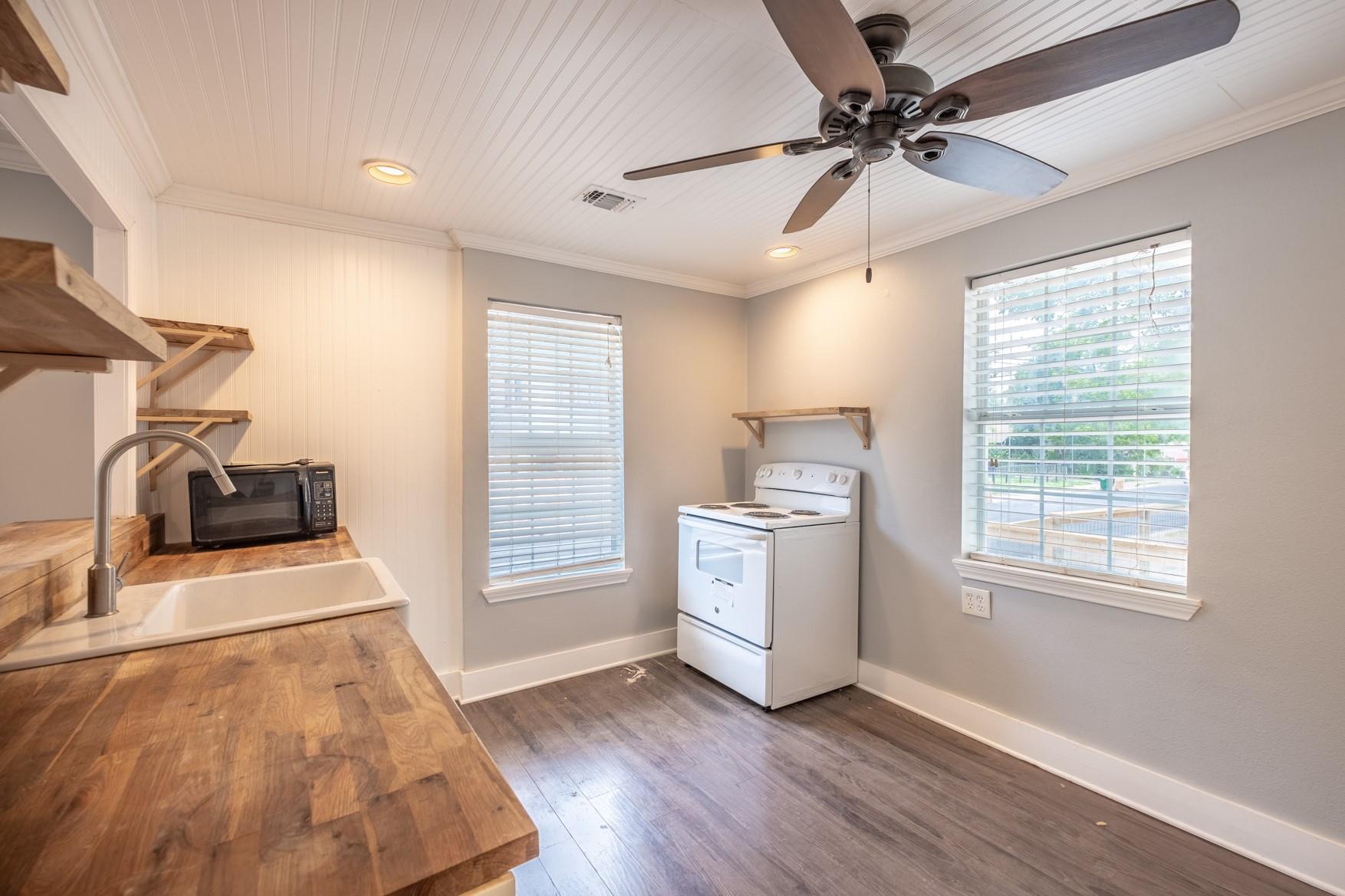 2100 E 2nd St, Austin, TX 78702