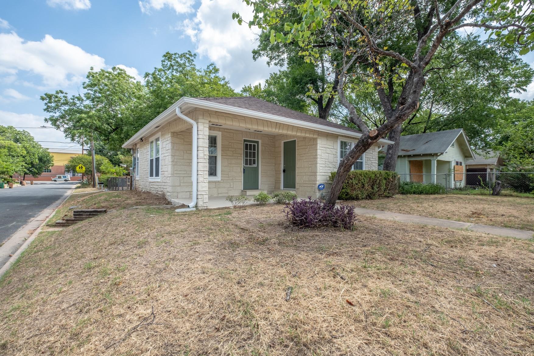 2100 E 2nd St, Austin, TX 78702