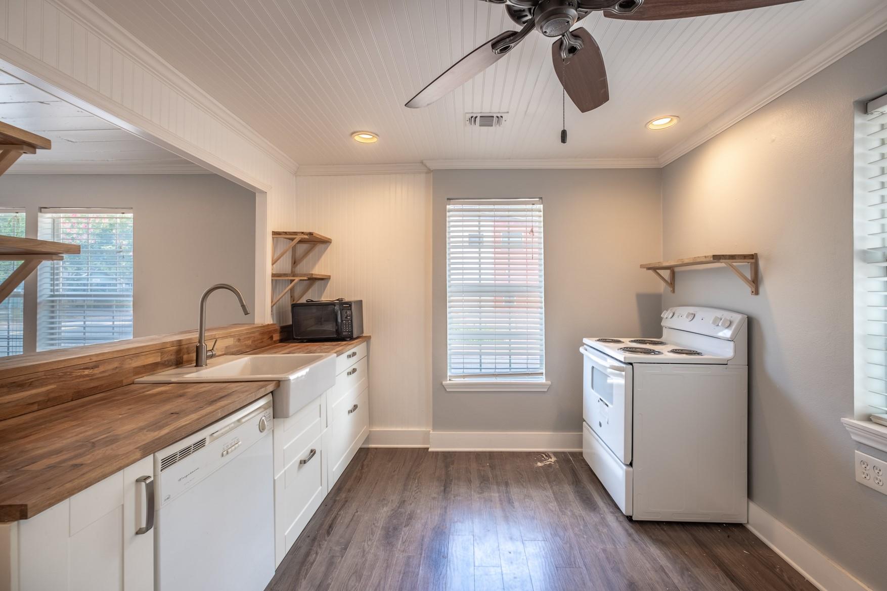 2100 E 2nd St, Austin, TX 78702