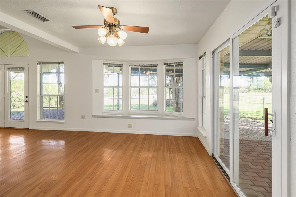 235 Mesquite Dr, Cedar Creek, TX 78612