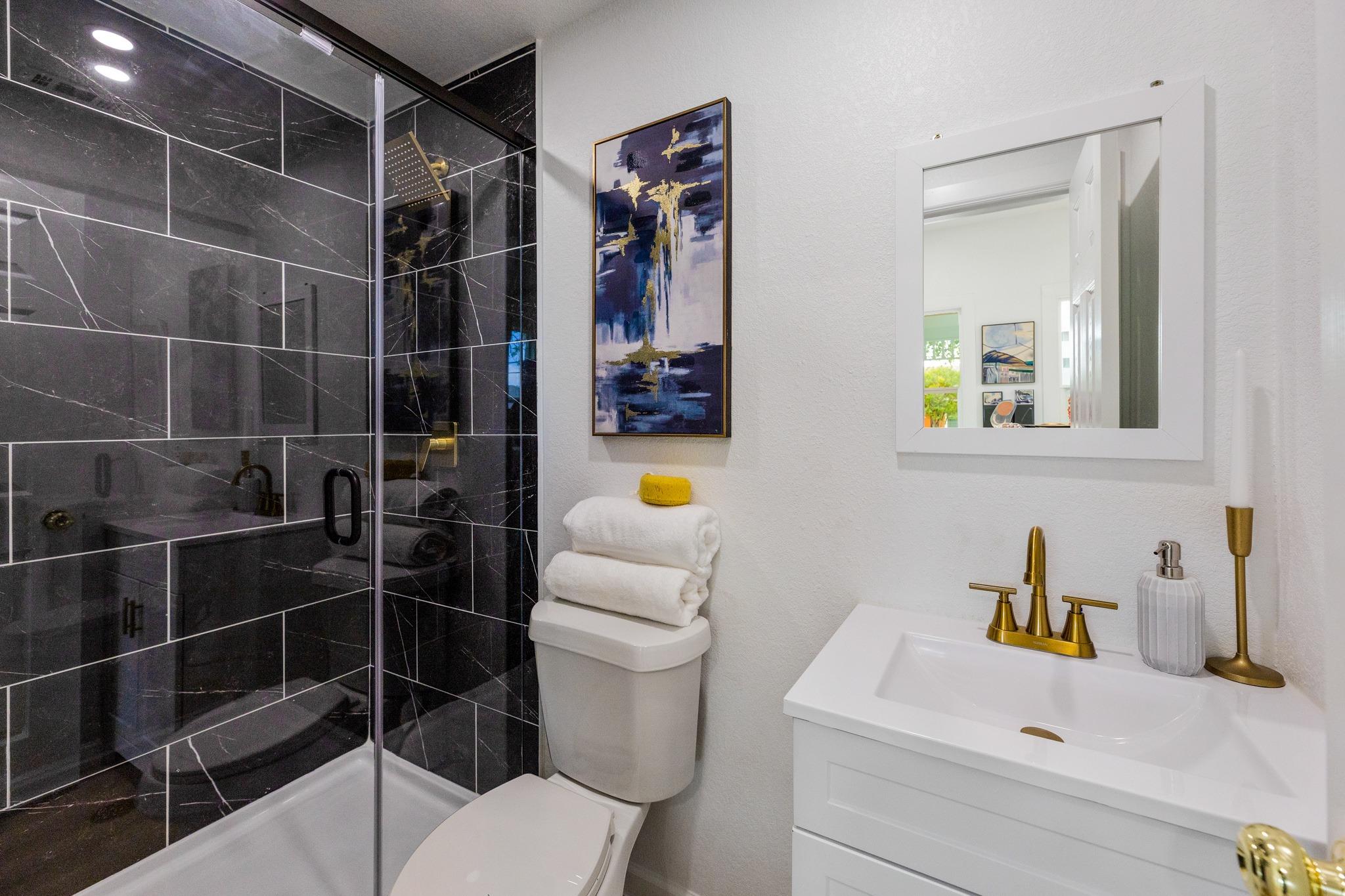 910 W 4th St, Taylor, TX 76574