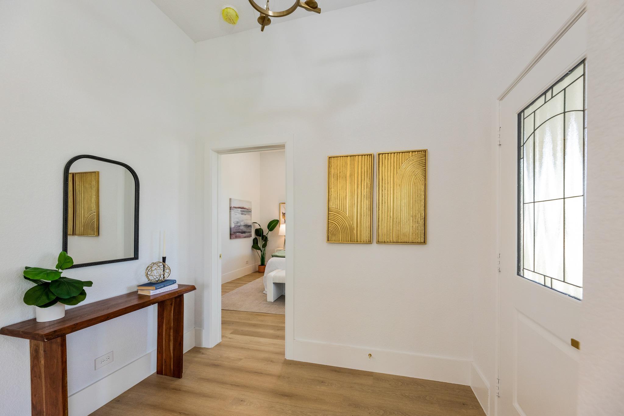 910 W 4th St, Taylor, TX 76574