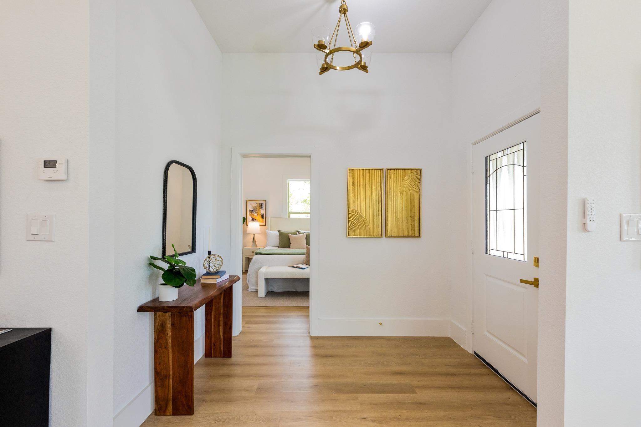 910 W 4th St, Taylor, TX 76574