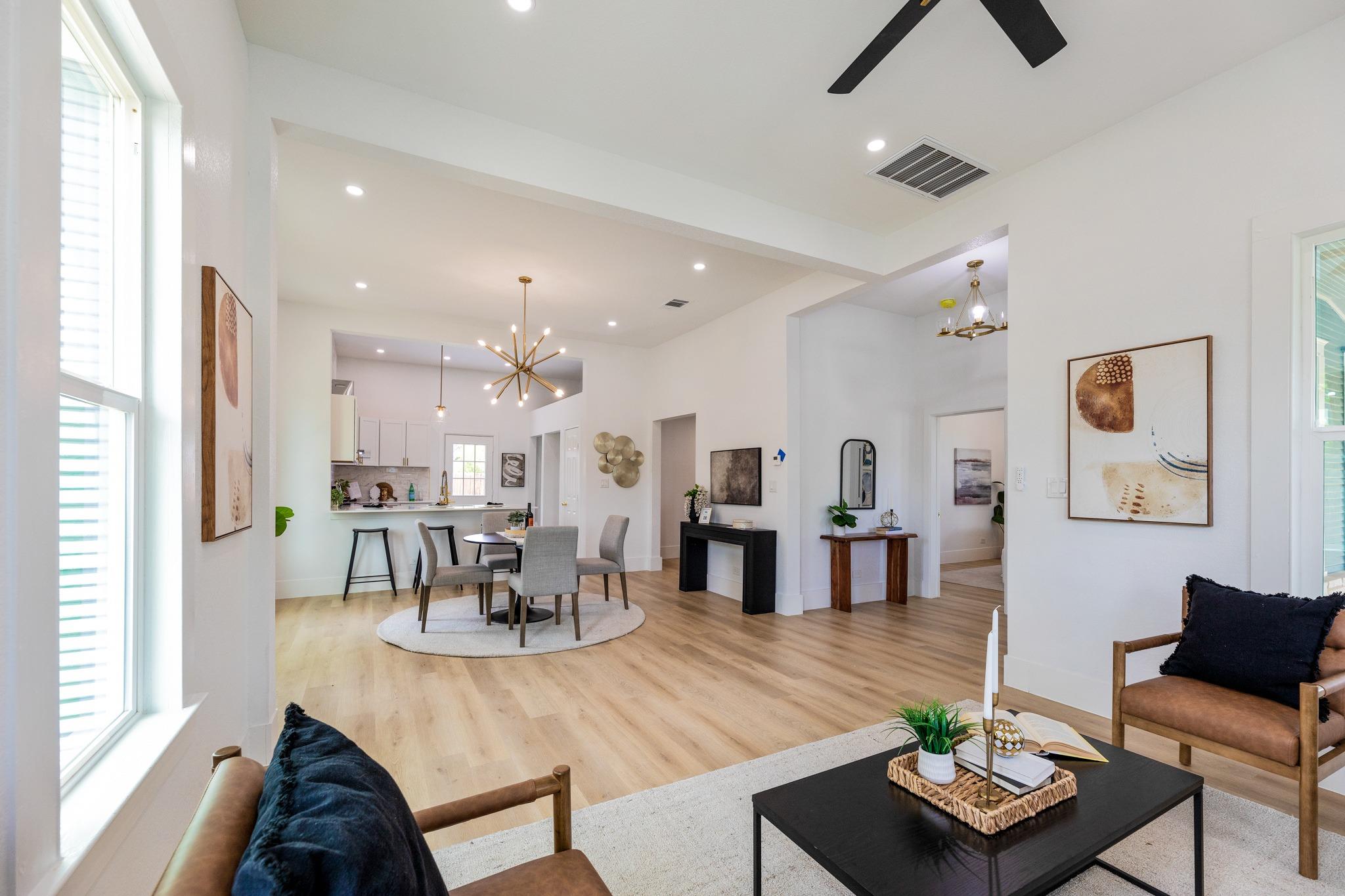 910 W 4th St, Taylor, TX 76574