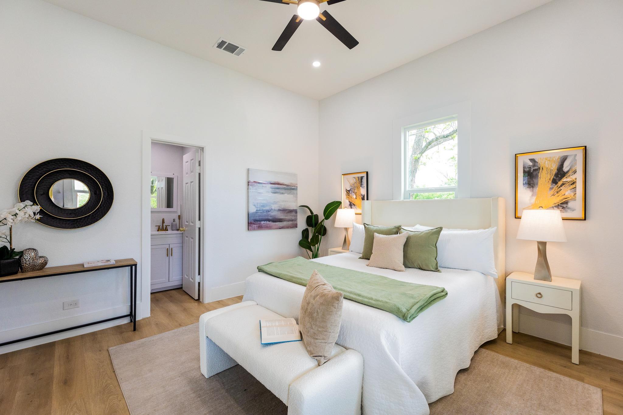 910 W 4th St, Taylor, TX 76574