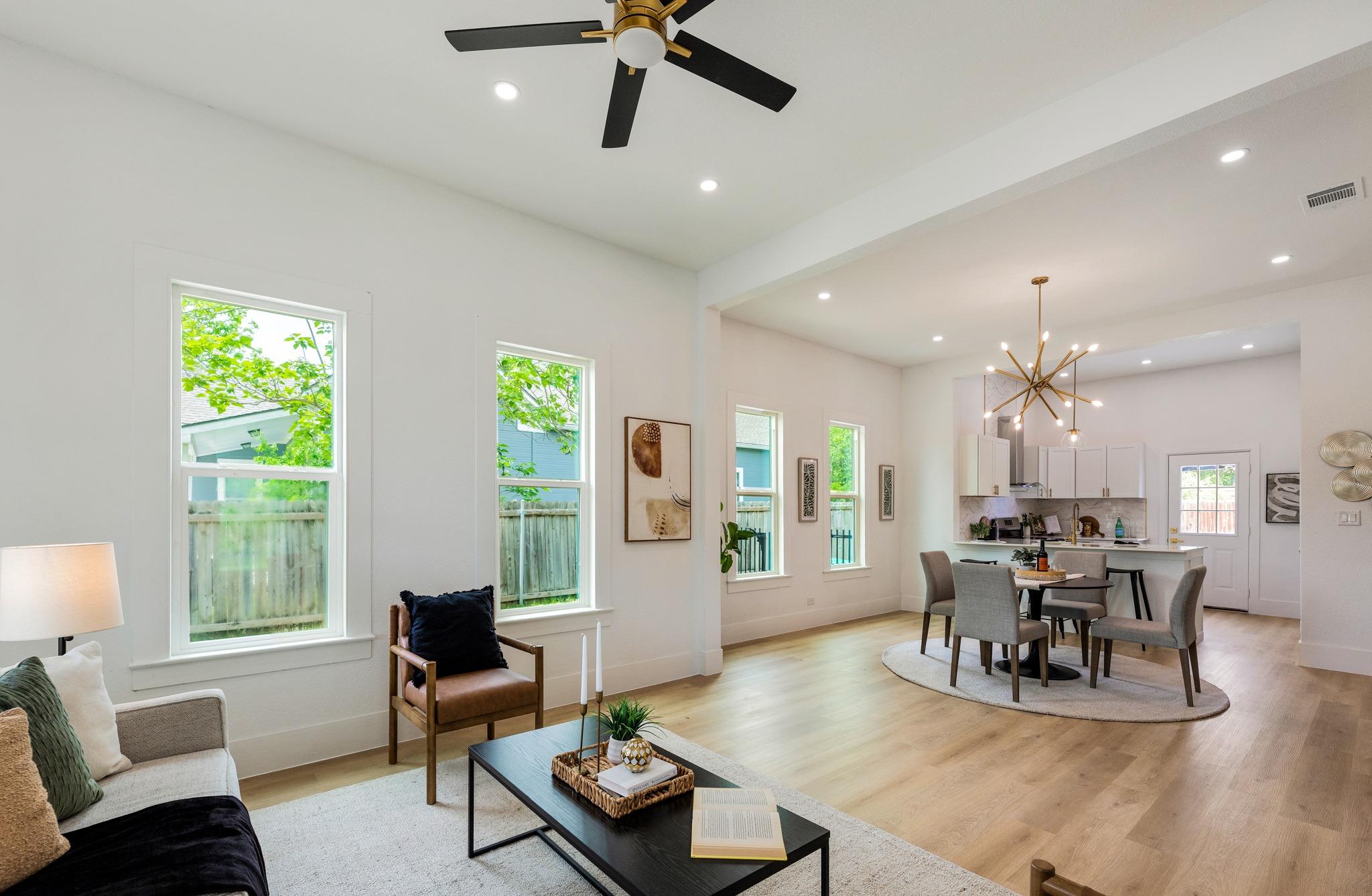 910 W 4th St, Taylor, TX 76574