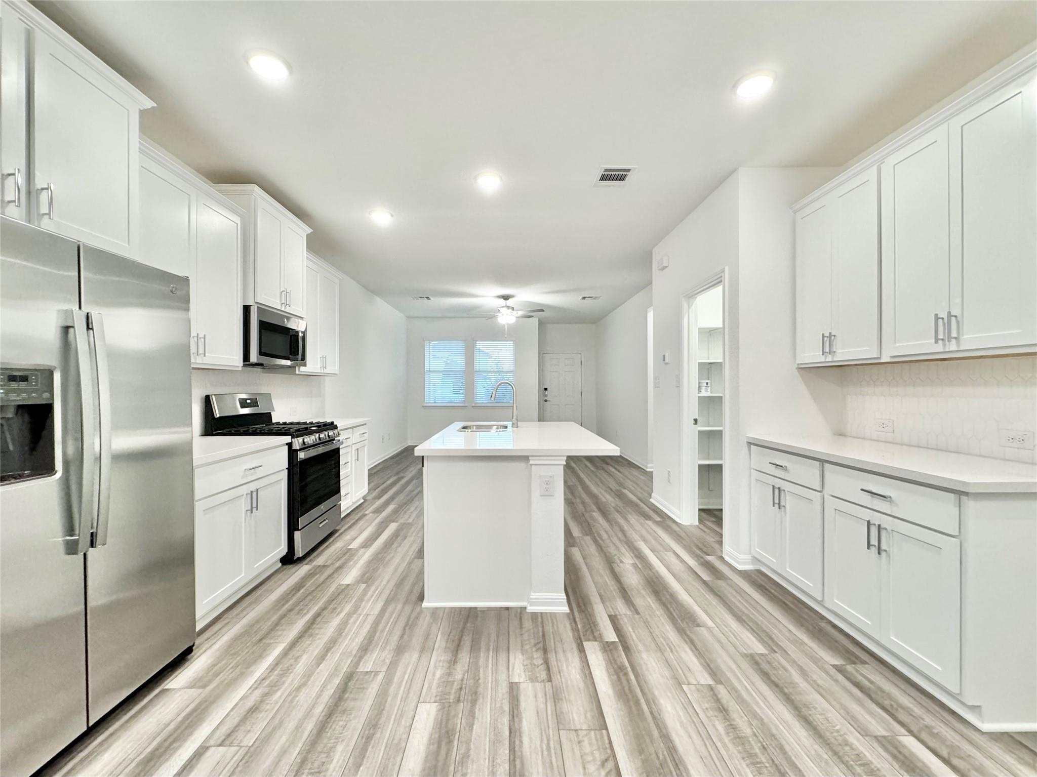 611 Emory Crossing Blvd, Hutto, TX 78634