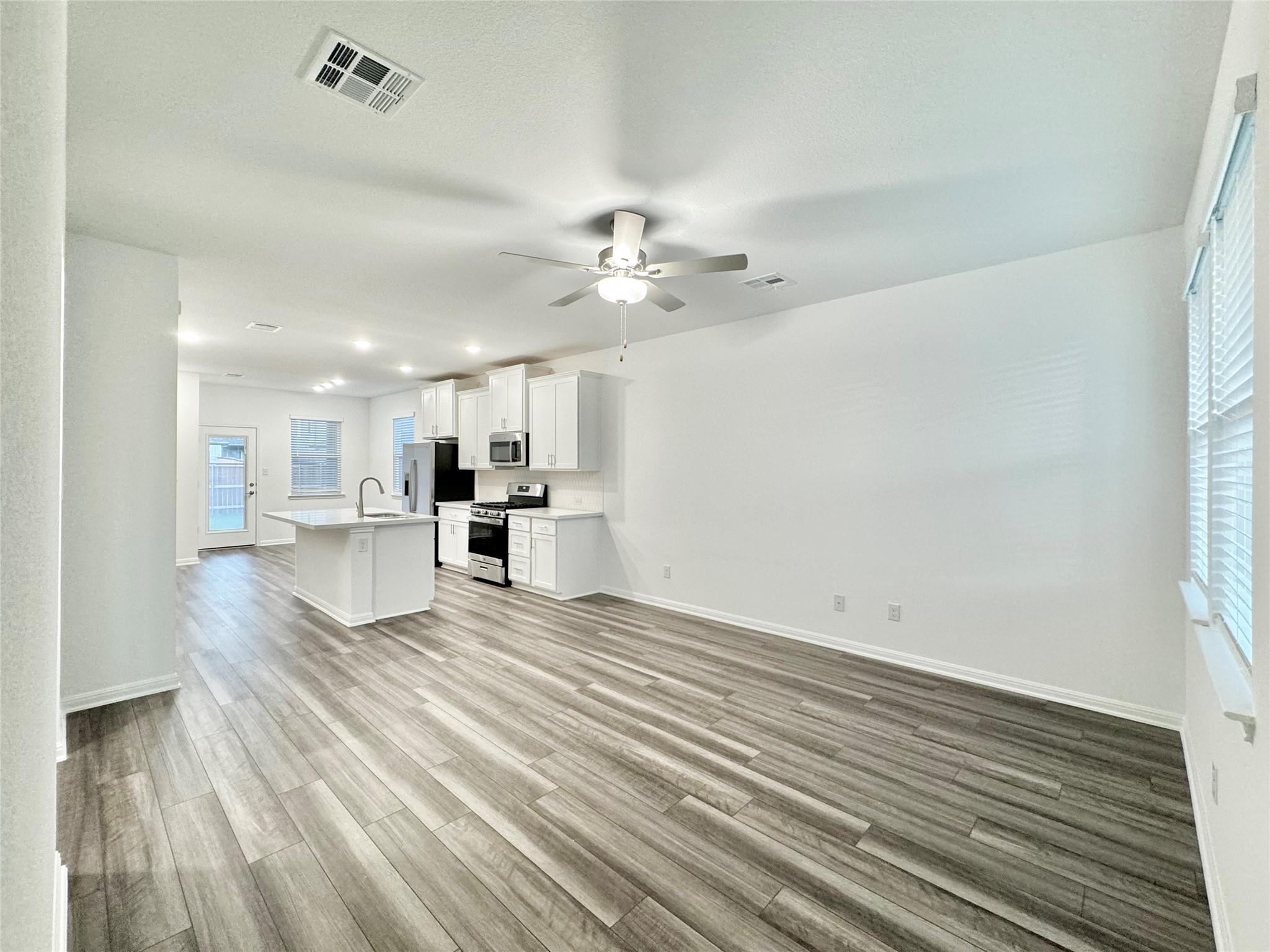 611 Emory Crossing Blvd, Hutto, TX 78634