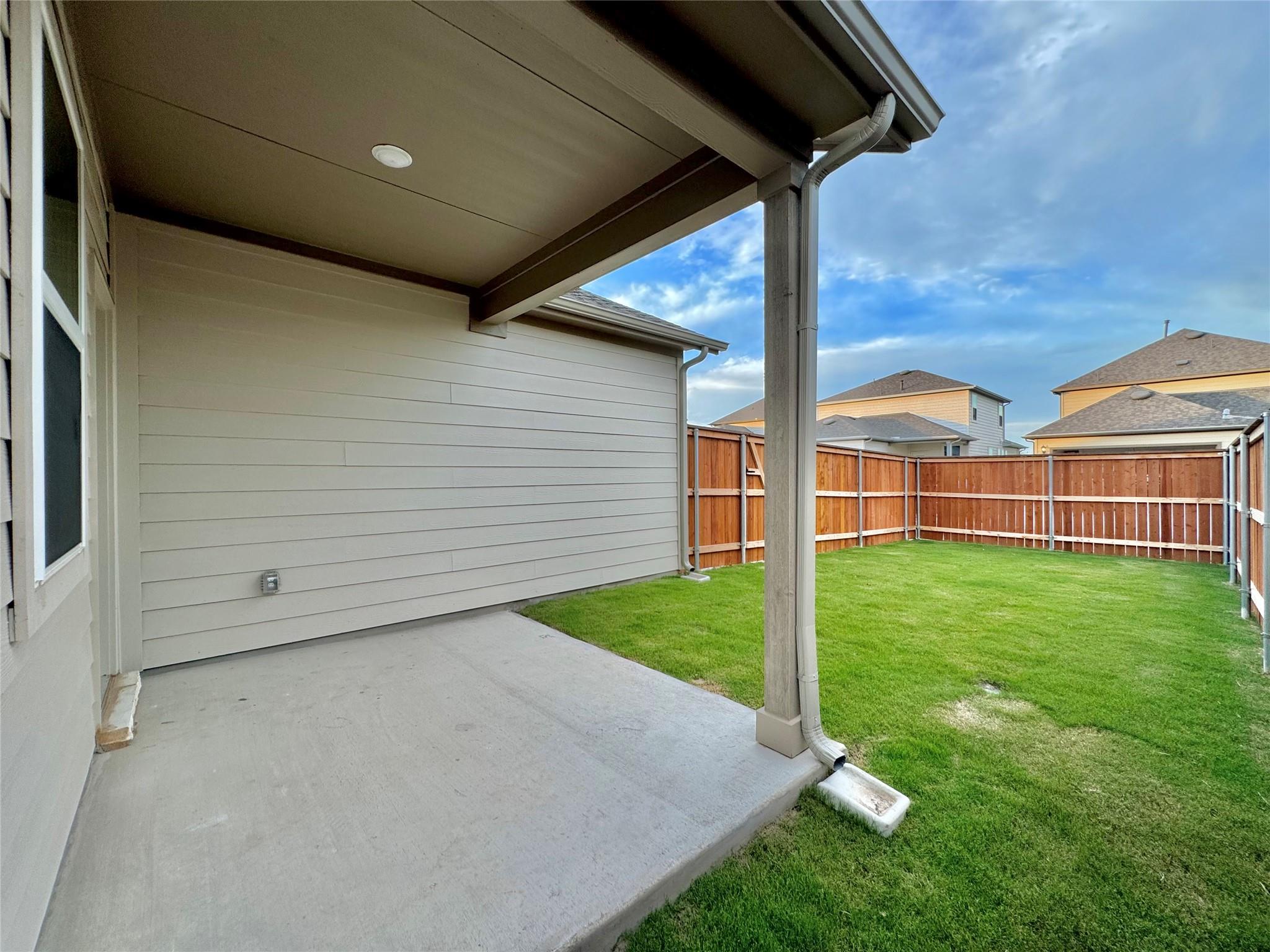 611 Emory Crossing Blvd, Hutto, TX 78634