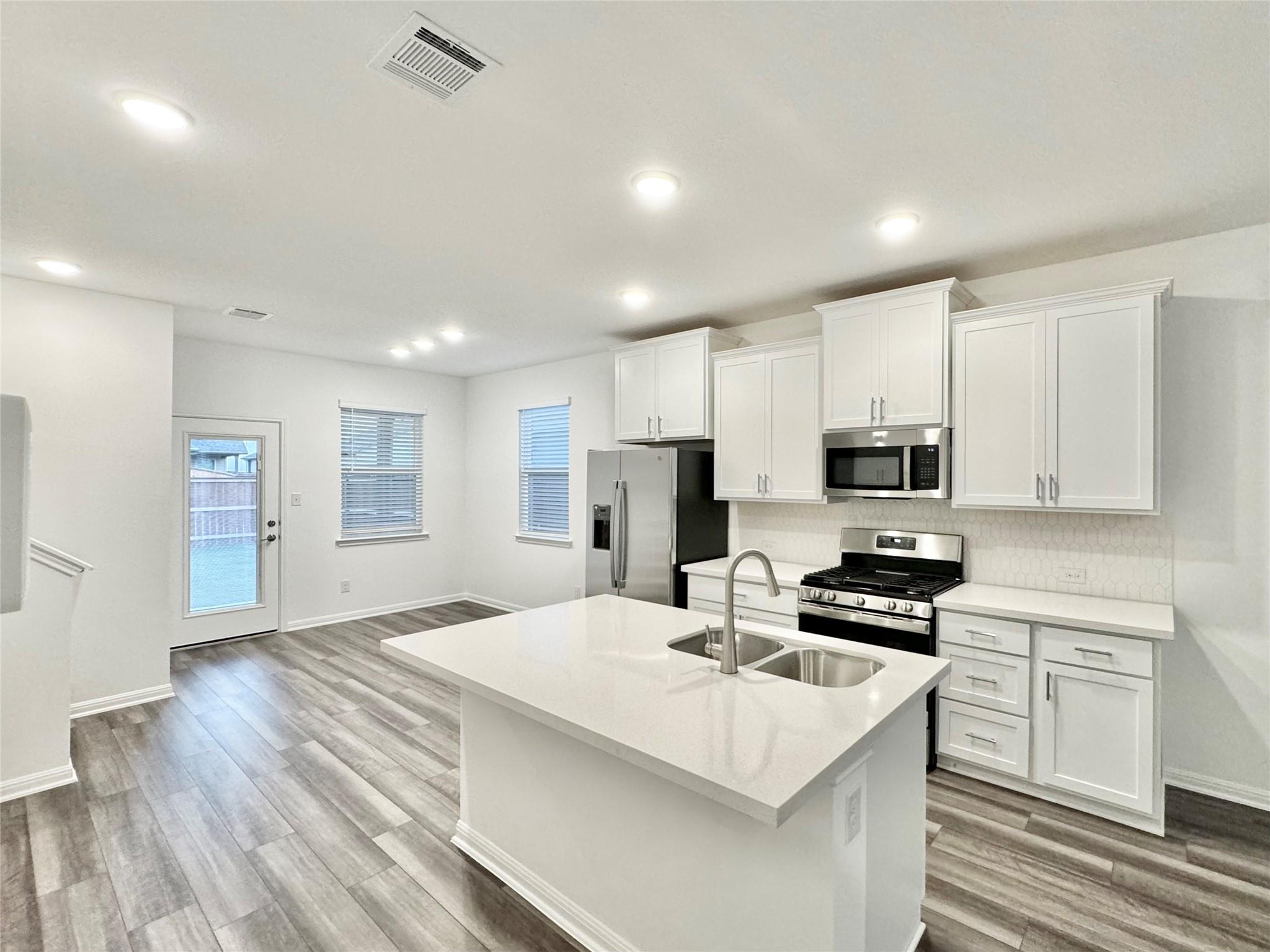 611 Emory Crossing Blvd, Hutto, TX 78634