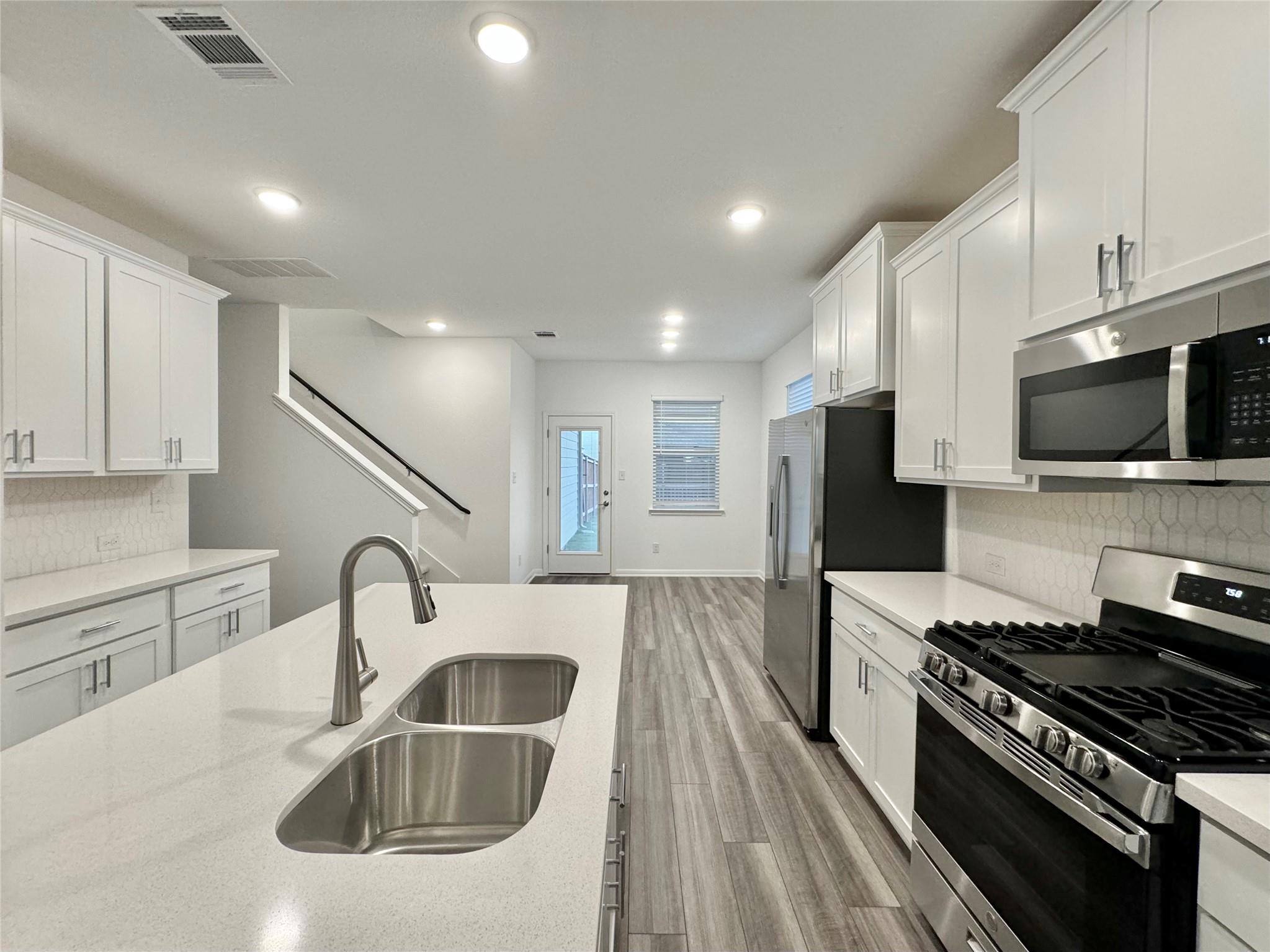 611 Emory Crossing Blvd, Hutto, TX 78634