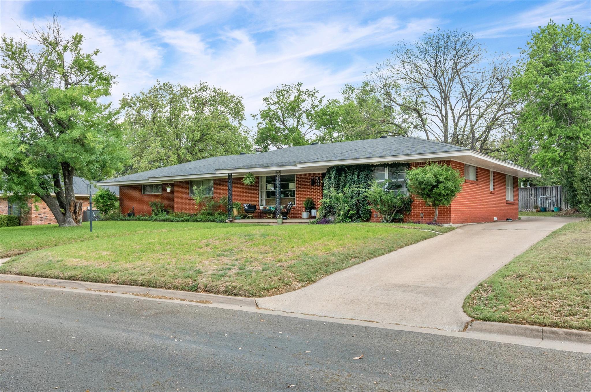 216 E 21st Ave, Belton, TX 76513